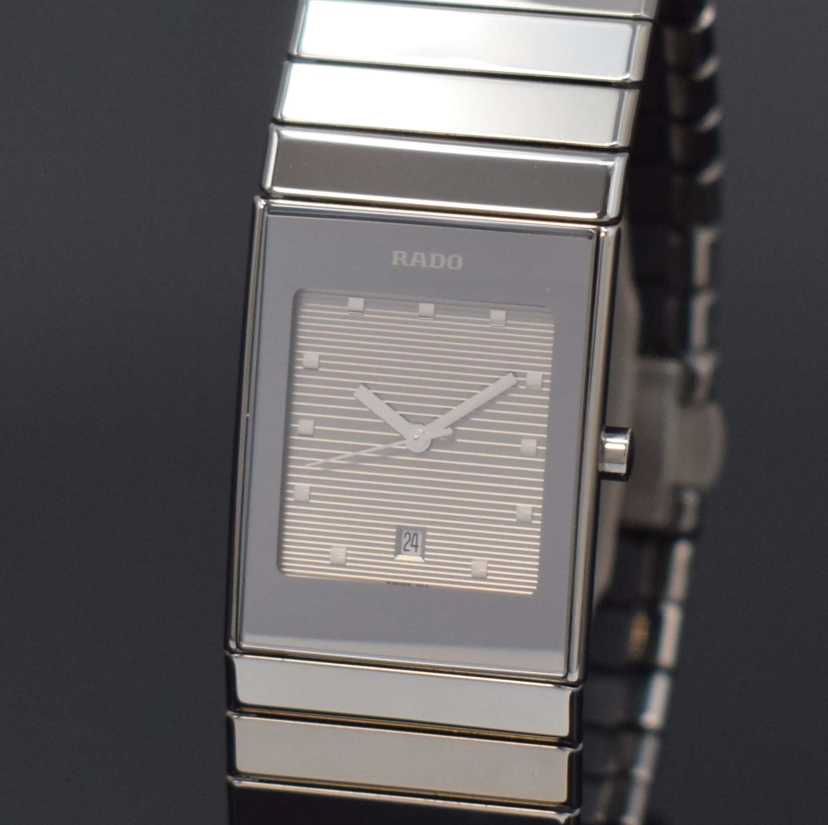 Detail a: RADO Diastar Armbanduhr Referenz 111.0479.3, Schweiz um 2005, quarz, High-Tech-Keramikgeh. inkl. Gliederband m. dopp. Faltschl. in Titan, Boden ...