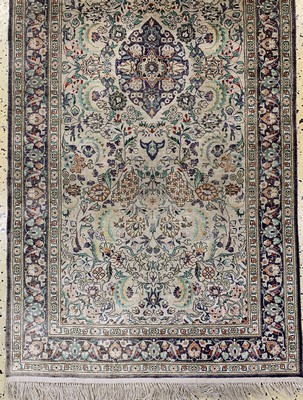 26766661a - Hereke silk fine, China, approx. 50 years, pure natural silk, approx. 310 x 80 cm, slightly faded colors, condition: 1-2. Rugs, Carpets & Flatweaves