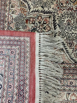 26766663e - Hereke silk fine, China, approx. 50 years, pure natural silk, approx. 250 x 245 cm, fadedcolors, condition: 2. Rugs, Carpets & Flatweaves