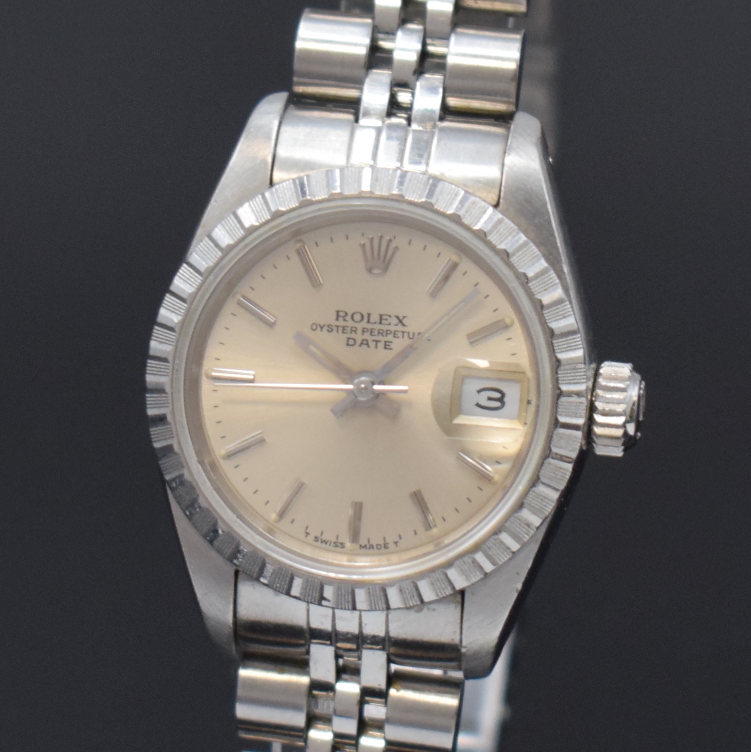 Detail a: ROLEX Oyster Perpetual Date Damenarmbanduhr in Stahl Referenz 69240, Schweiz um 1989, Automatik, Chronometer der Superlative, verschr. Boden u. ...
