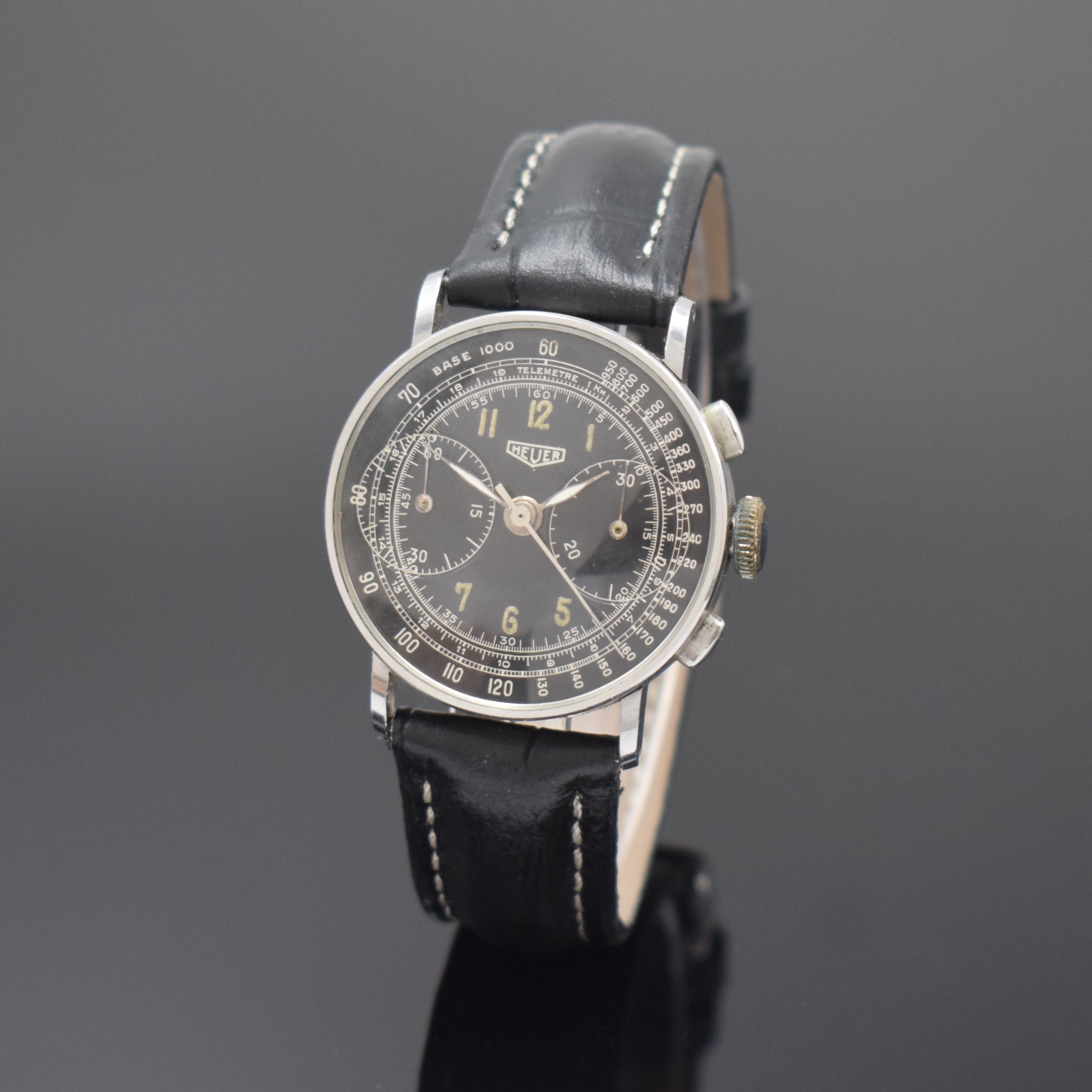 HEUER Herrenarmbanduhr mit Schaltradchronograph in Stahl, Schweiz um 1945, Handaufzug, Boden aufgedr., sehr schönes schwarzes Glanz-Zifferbl., ...