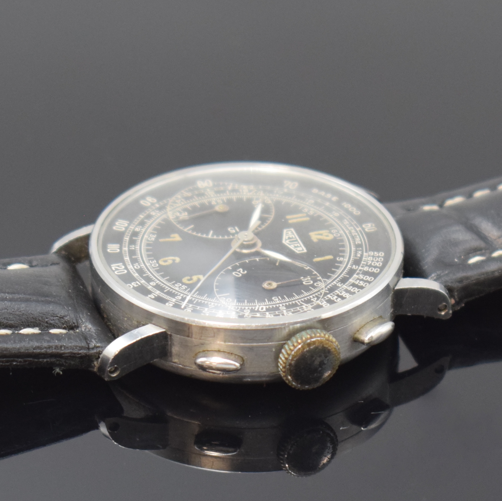 Detail b: HEUER Herrenarmbanduhr mit Schaltradchronograph in Stahl, Schweiz um 1945, Handaufzug, Boden aufgedr., sehr schönes schwarzes Glanz-Zifferbl., ...