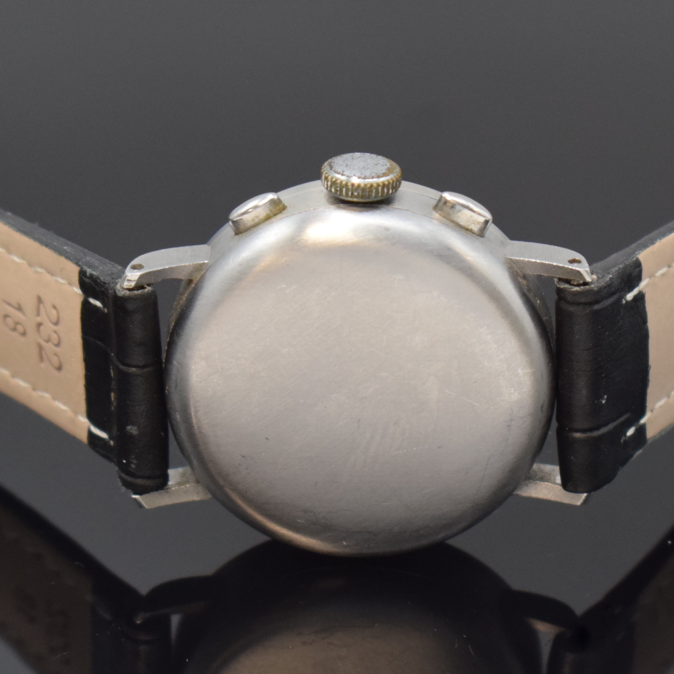 Detail c: HEUER Herrenarmbanduhr mit Schaltradchronograph in Stahl, Schweiz um 1945, Handaufzug, Boden aufgedr., sehr schönes schwarzes Glanz-Zifferbl., ...