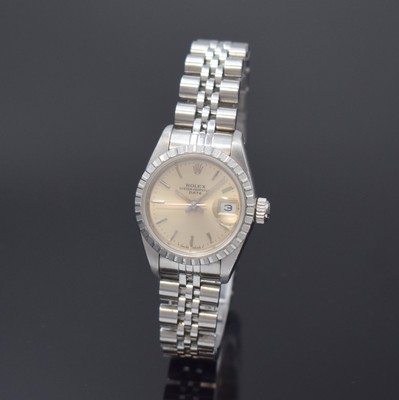Image 26766777 - ROLEX Oyster Perpetual Date ladies wristwatch in steel reference 69240, Switzerland around 1989, self winding, superlative chronometer officially certified, screwed down case back and winding crown, original jubilee-bracelet with deployant clasp, silvered dial with silvered hour-indices and hands, date under loupe-glass, rhodium plated movement calibre 2135, 29 jewels, 5 adjustments, diameter approx. 26 mm, length approx. 18,5 cm, condition bracelet 3, condition 2-3