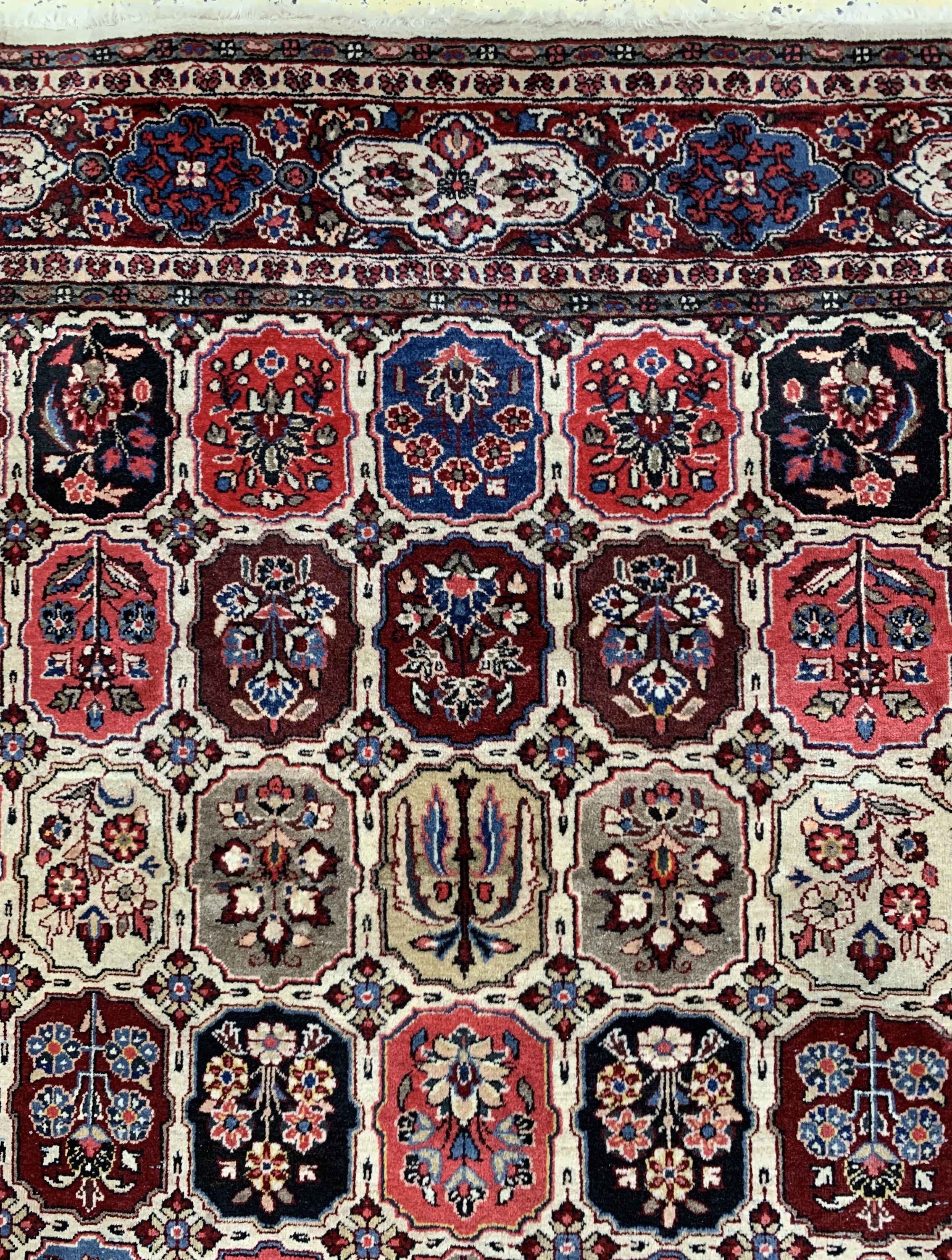 Detail b: Sarogh, Persien, um 1950, Wolle auf Baumwolle, ca. 272 x 193 cm, EHZ: 2
