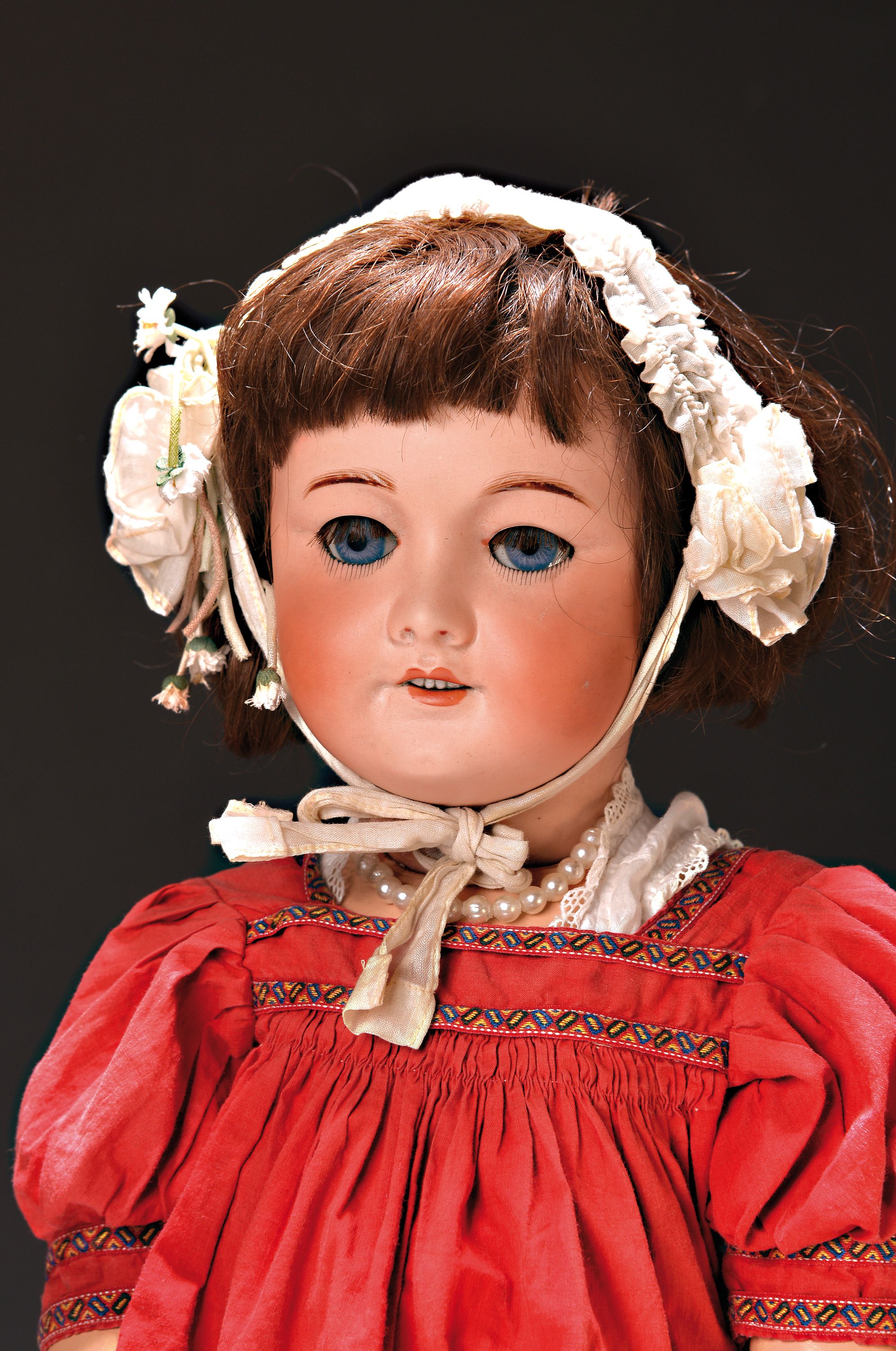 Detail a: Große Porzellankopfpuppe "Tête Jumeau", um 1900-1909, Kopfmarke Unis France, 71 149 301, roter Stempel Tete Jumeau, Typ Bebe, Kurbelkopf, ...