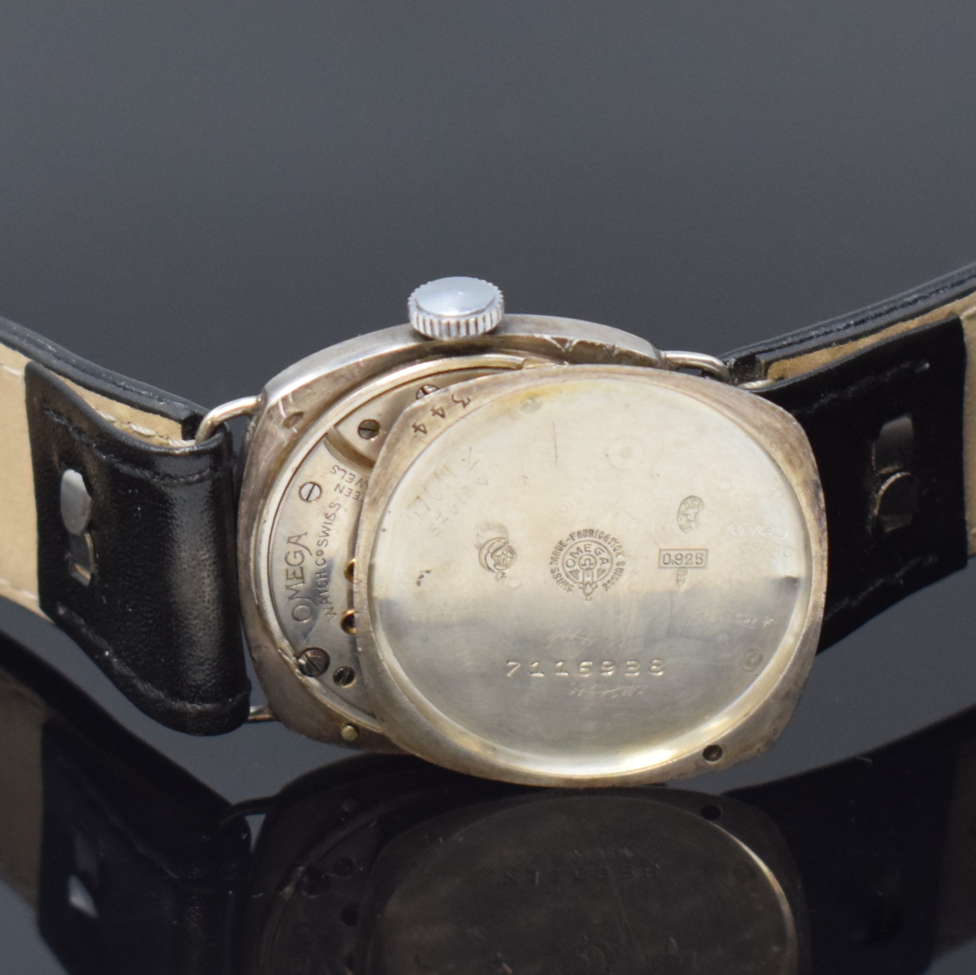 Detail e: OMEGA frühe Armbanduhr in Silber, Schweiz um 1925, Handaufzug, 3-tlg. Carré-Cambré Geh., Boden u. Glasrand aufgedr., Emailzifferbl. riss., arab. ...