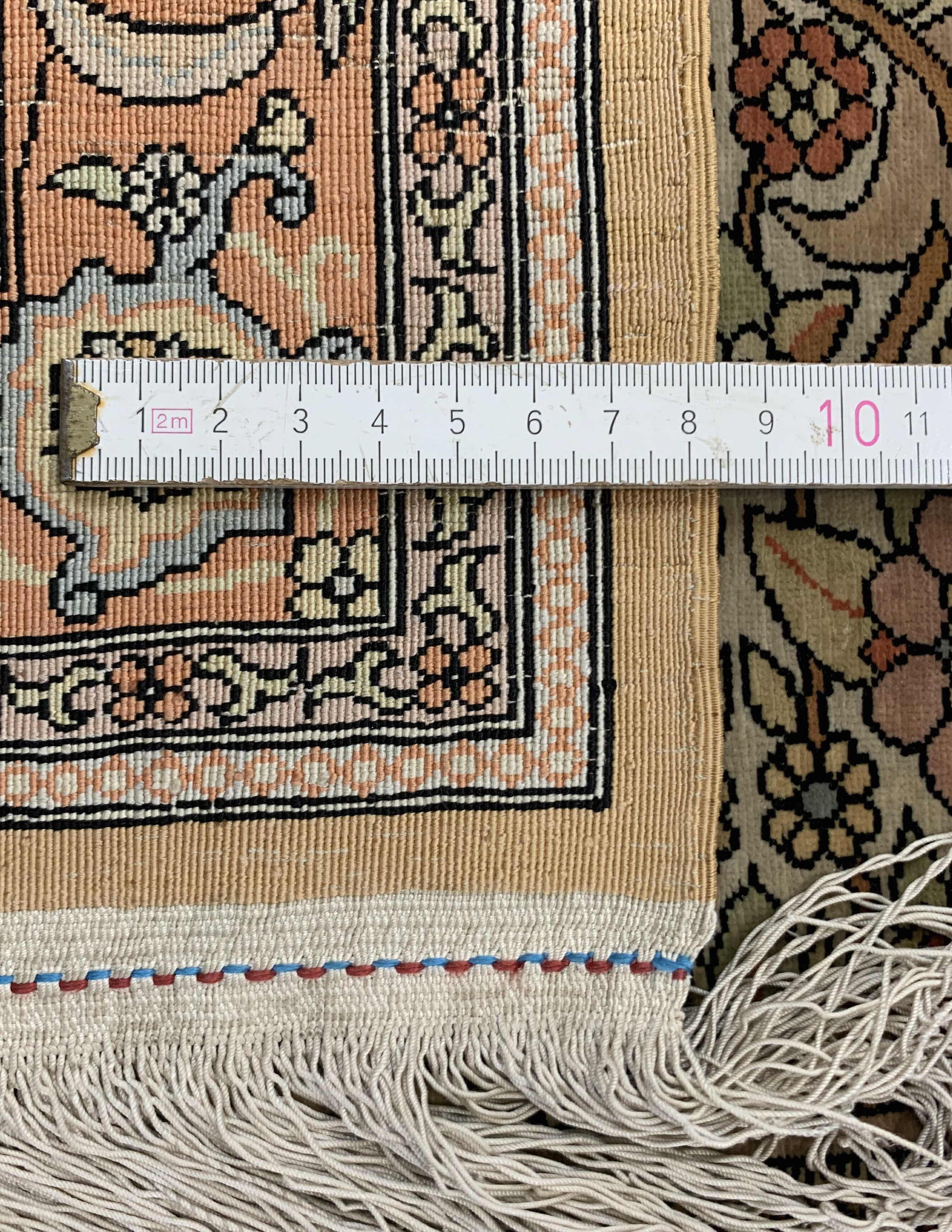Detail e: Hereke Seide"Saf"fein, Türkei, um 1950, reine Naturseide, ca. 130 x 66 cm, ca. 1,0 Mio. Kn/qm, EHZ: 1-2