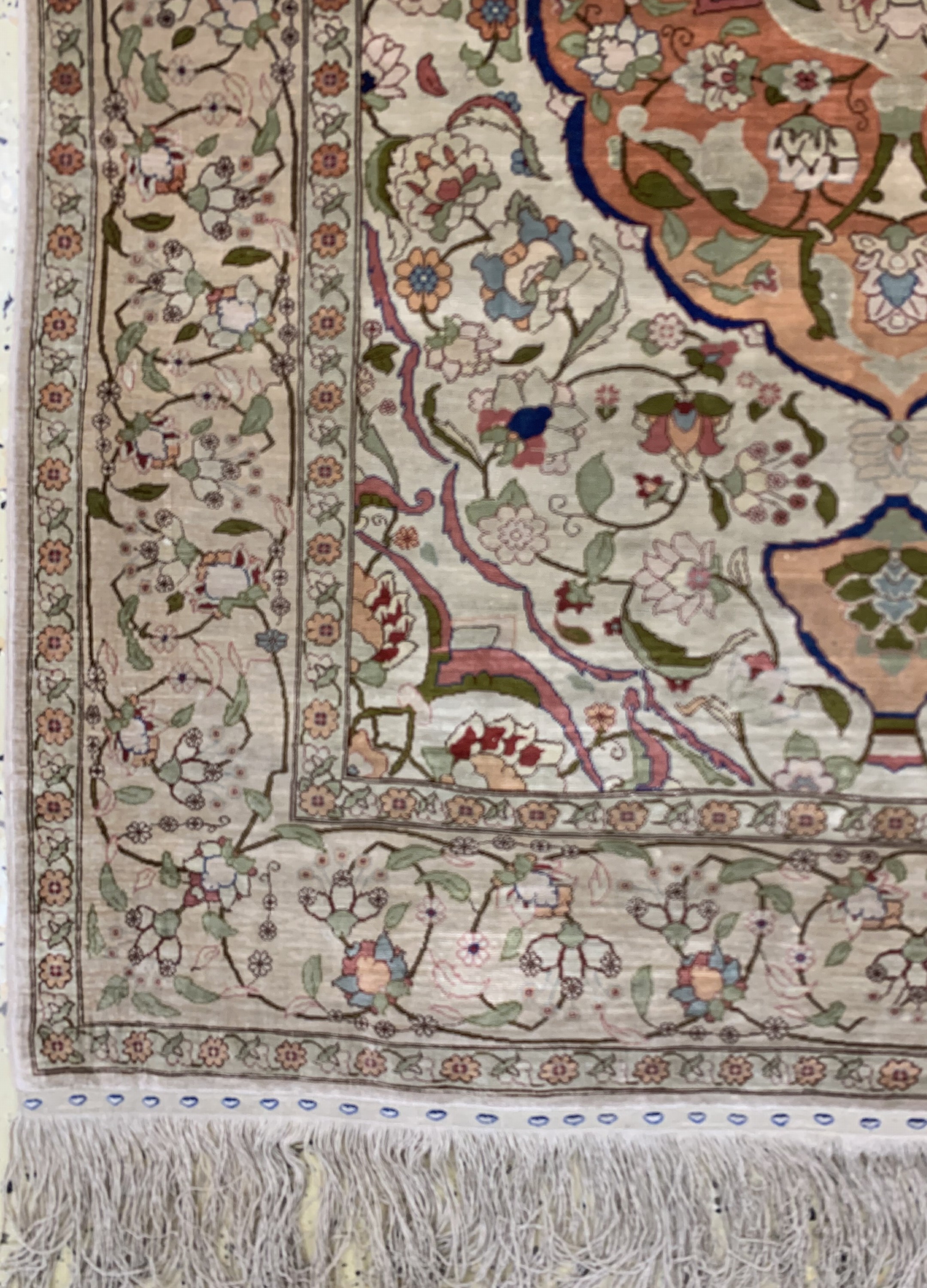 Detail b: Hereke Seide fein signiert, Türkei, um 1940, reine Naturseide, ca. 140 x 100 cm, ca. 1,0 Mio. Kn/qm, EHZ: 2