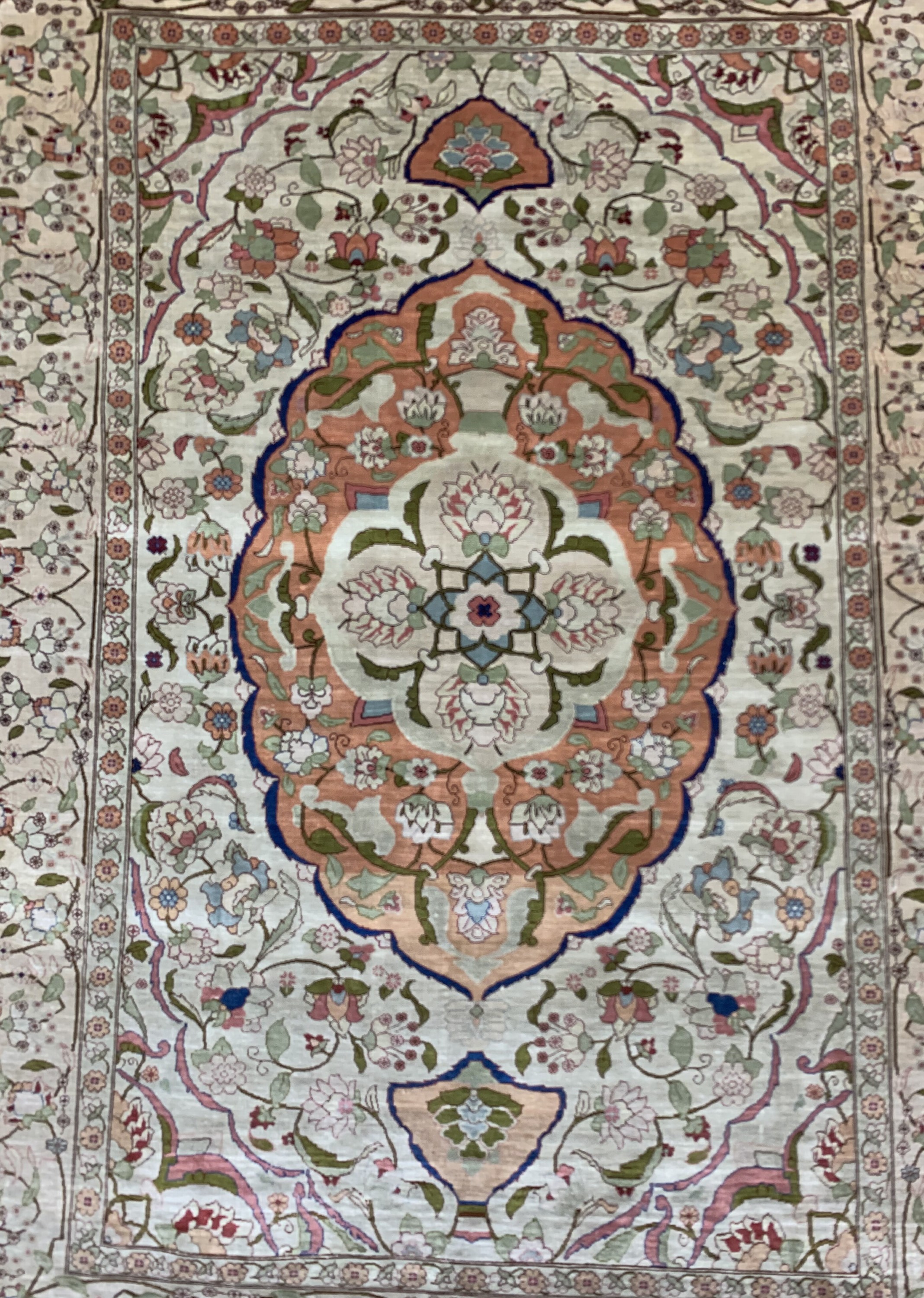 Detail c: Hereke Seide fein signiert, Türkei, um 1940, reine Naturseide, ca. 140 x 100 cm, ca. 1,0 Mio. Kn/qm, EHZ: 2