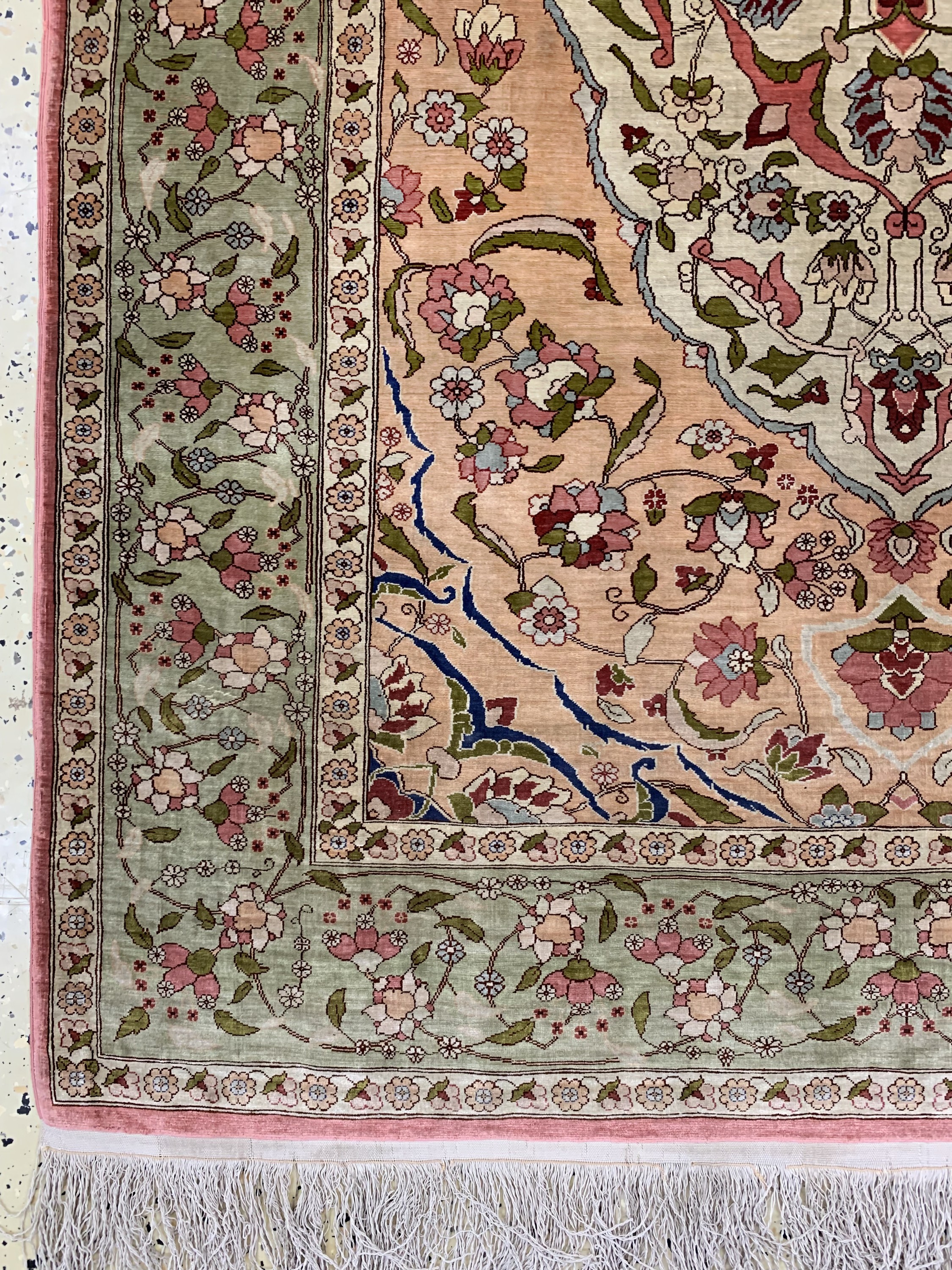 Detail b: Hereke Seide fein, Türkei, um 1940, reine Naturseide, ca. 145 x 100 cm, ca. 1,0 Mio. Kn/qm, EHZ: 1-2
