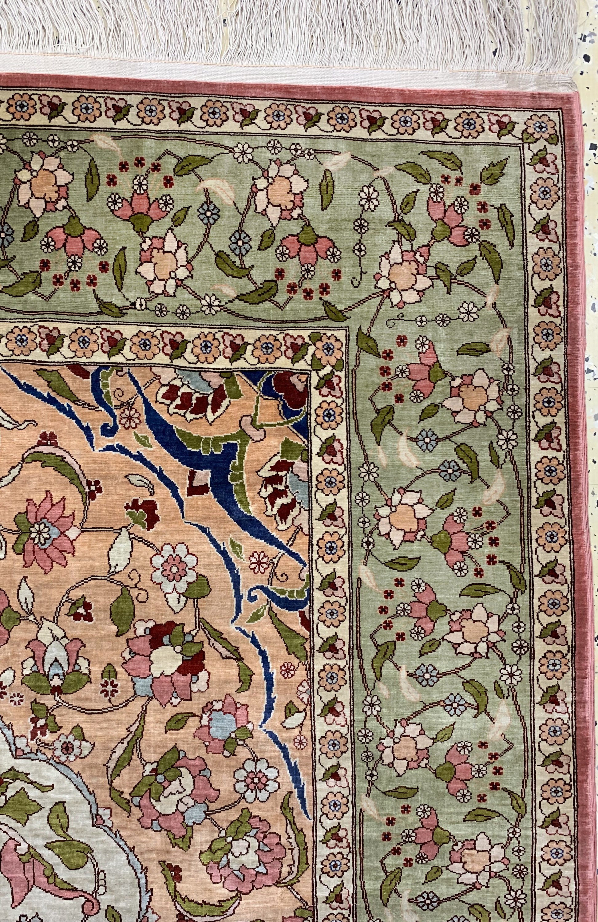 Detail e: Hereke Seide fein, Türkei, um 1940, reine Naturseide, ca. 145 x 100 cm, ca. 1,0 Mio. Kn/qm, EHZ: 1-2