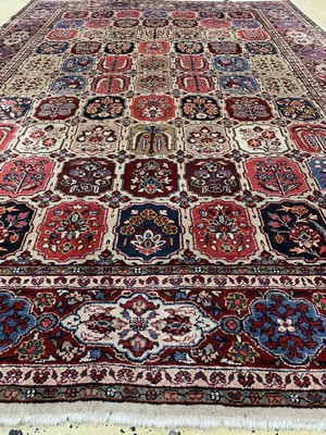 26766810c - Saruk, Persia, around 1950, wool on cotton, approx. 272 x 193 cm, condition: 2. Rugs, Carpets & Flatweaves