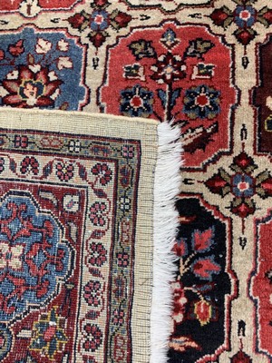 26766810d - Saruk, Persia, around 1950, wool on cotton, approx. 272 x 193 cm, condition: 2. Rugs, Carpets & Flatweaves