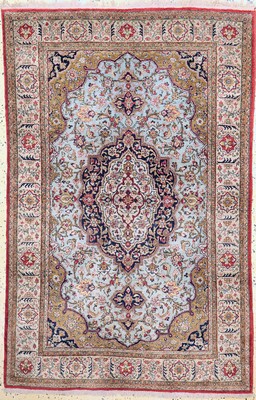 Image 26766857 - Qum silk old, Persia, around 1940, pure natural silk, approx. 163 x 107 cm, condition:2. Rugs, Carpets & Flatweaves
