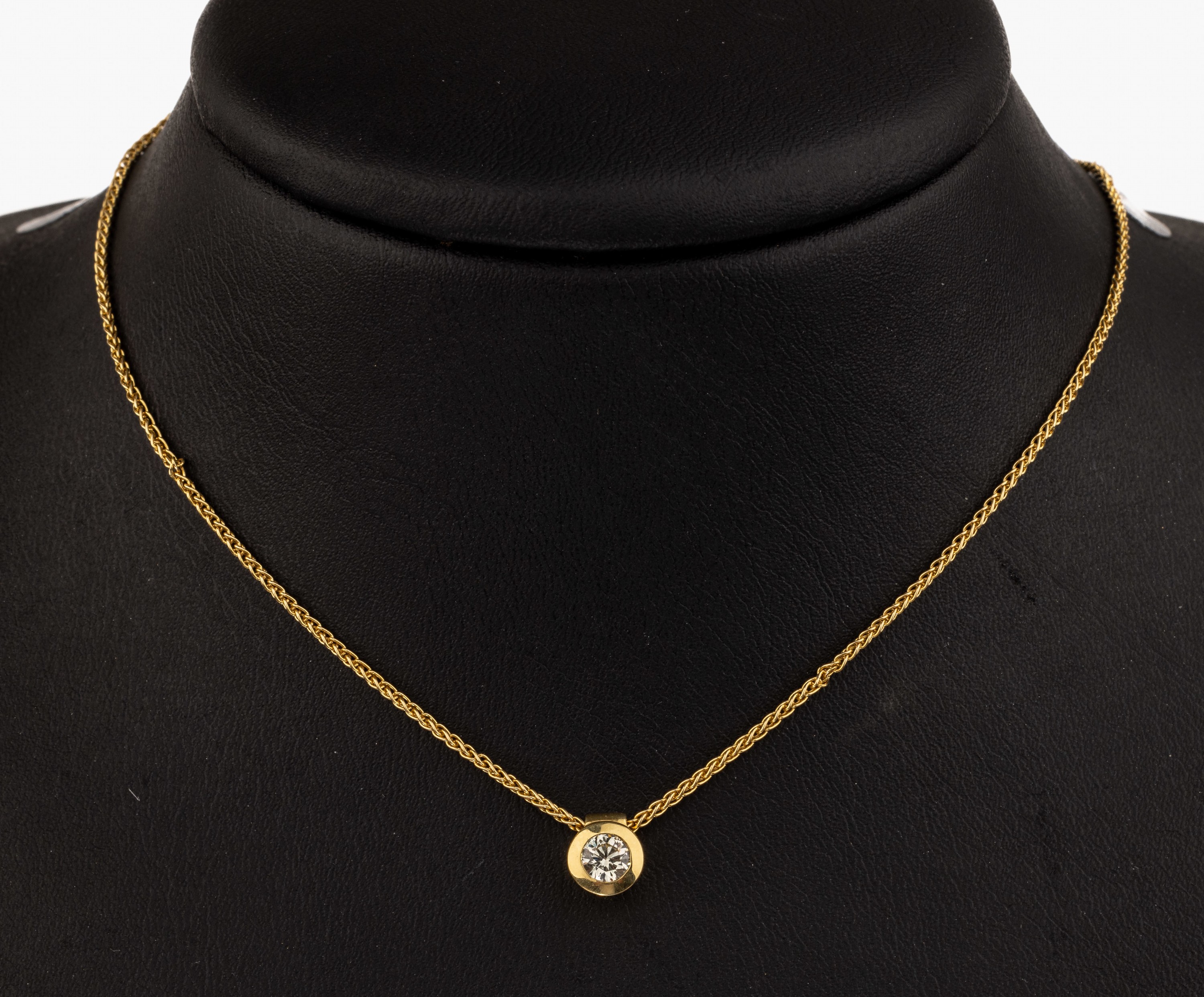 18 kt Gold Brillant-Anhänger, GG 750/000, Brillant ca. 0.35 ct Weiß-l.get.Weiß/vs, an Kette, L. ca. 42 cm, Karabinerschließe, L. ca.42 cm, ca. ...