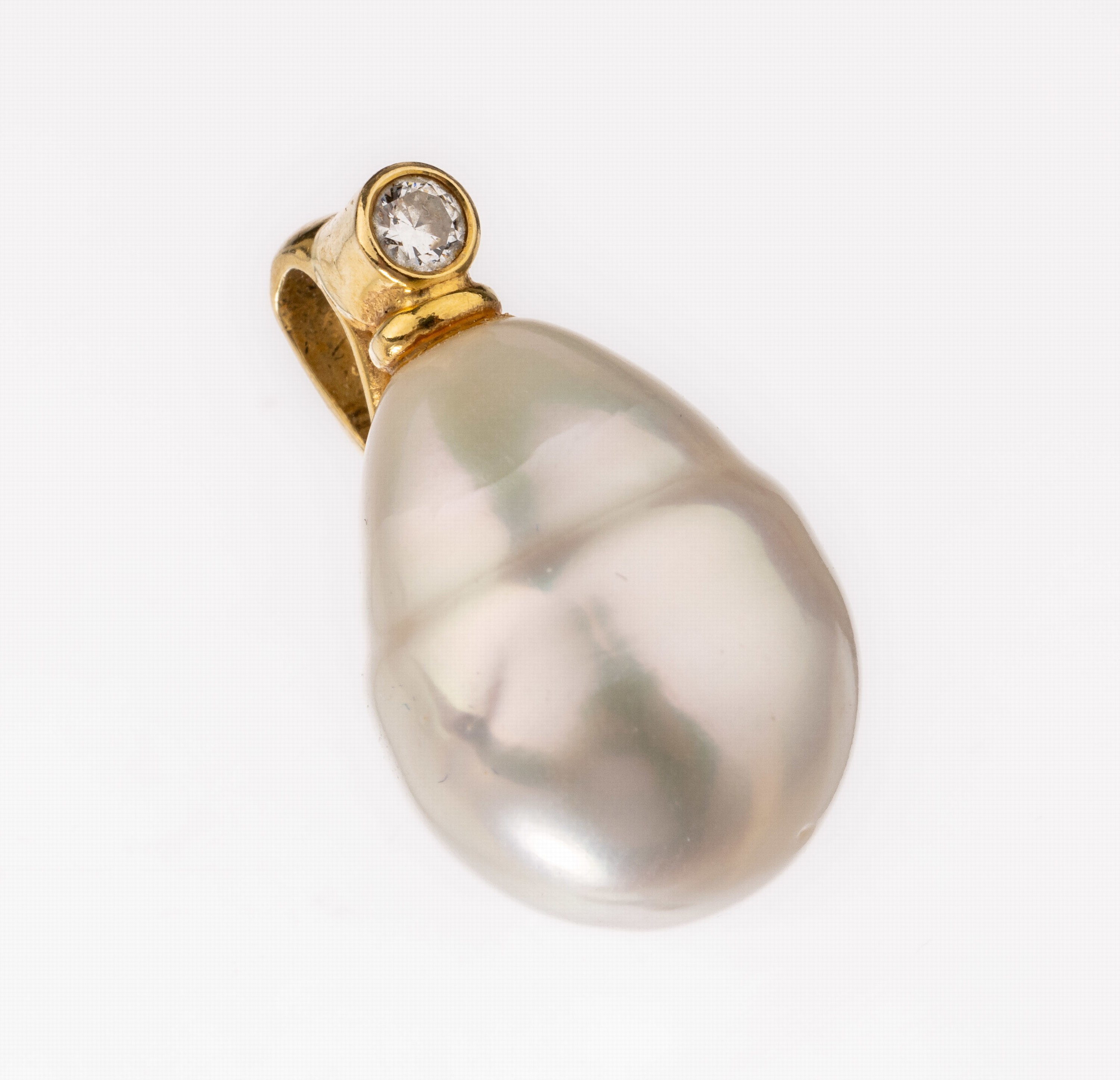 18 kt Gold Brillant-Perl-Anhänger, GG 750/000, 1 barocke Südseezuchtperle, L. ca. 19.3 mm, Brillant ca. 0.16 ct Weiß/vs, ca. 7.5g
