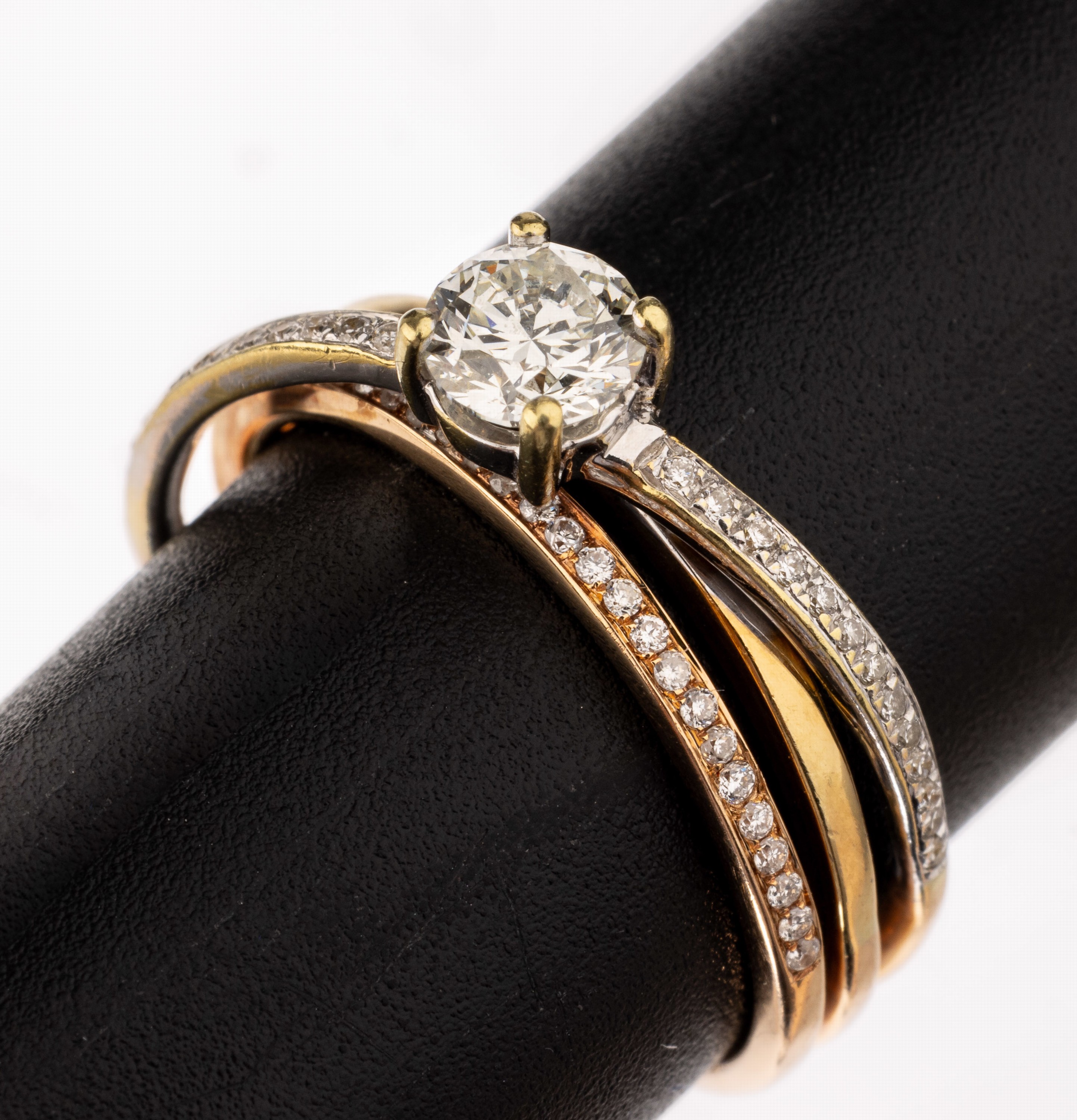 18 kt Gold Brillant-Ring, GG/WG 750/000, 1 Brillant ca. 0.50 ct Weiß/lr, mit Galia-Expertise, Brillanten zus. ca. 0.21 ct Weiß/vs-si, RW 56, ca. ...