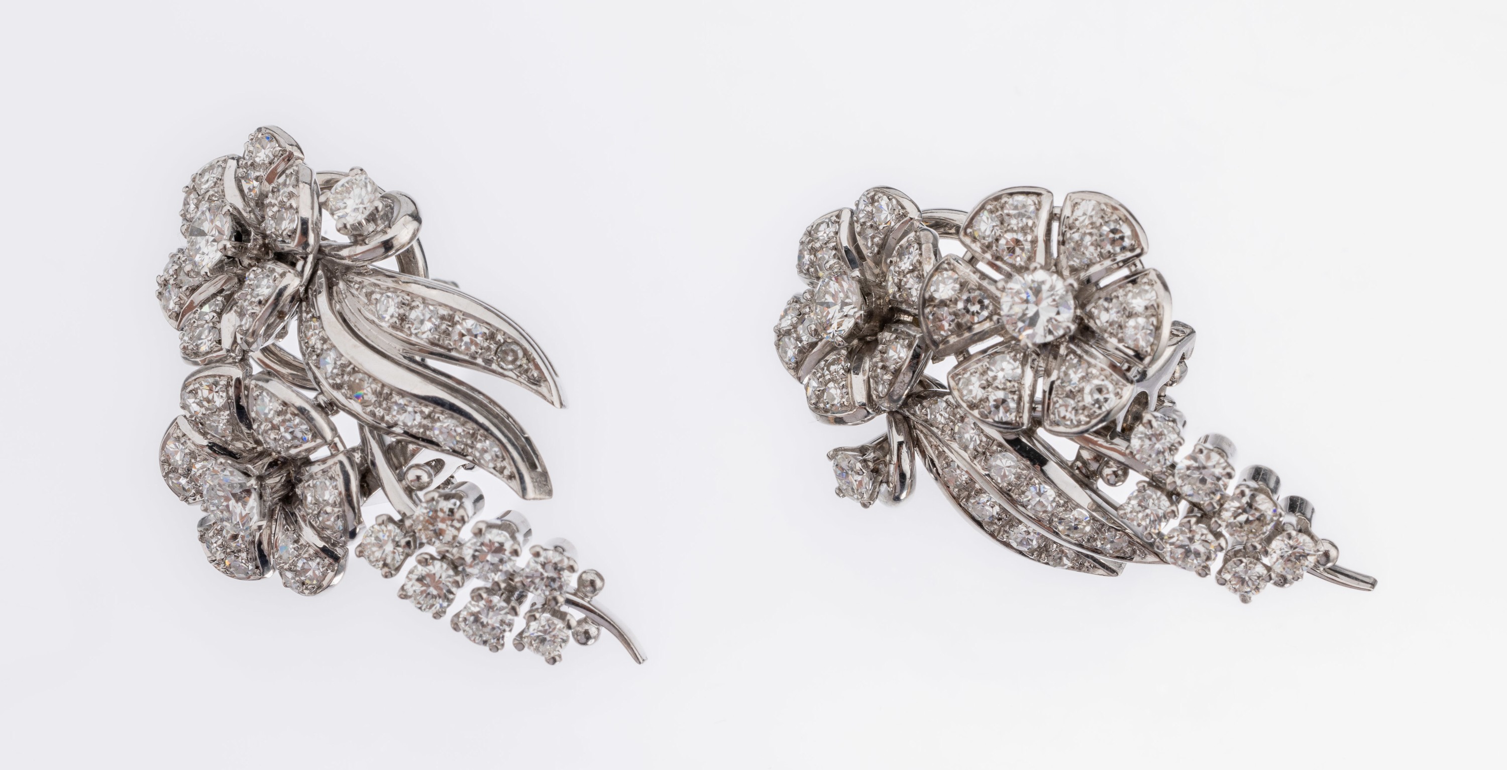 Detail a: Paar 18 kt Gold Brillant-Ohrstecker, Brillanten und 8/8-Diamanten zus. ca. 3.20 ct feines Weiß-Weiß/vs-si, Meistermarke unged., ca. 13.7 g