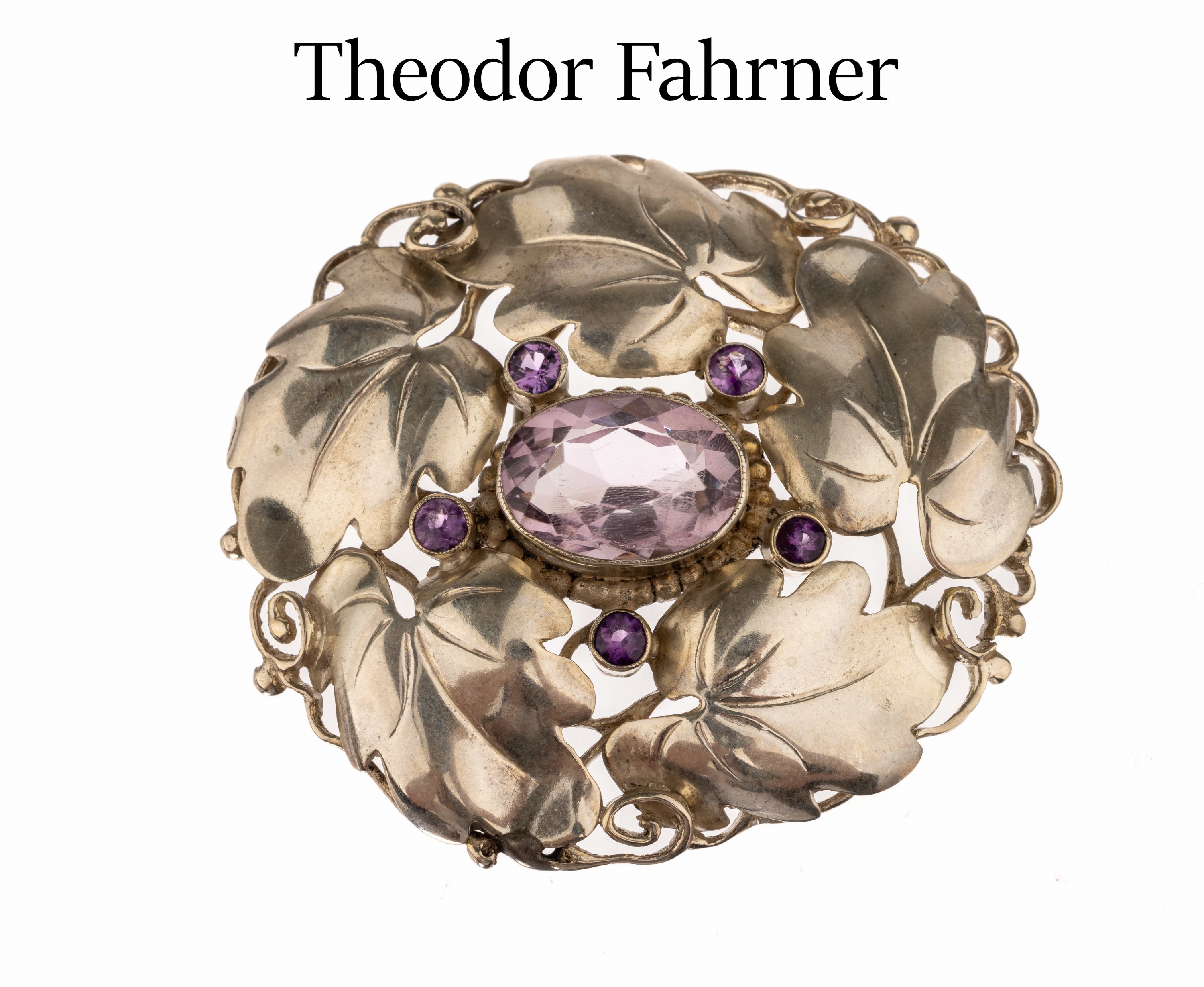 THEODOR FAHRNER Amethyst-Brosche, 800er Silber, TF Signet, um 1910/14, facett. Amethyste, ca. 4 x 4.5 cm, Broschierung sek., urspr. Anhänger, vgl. ...