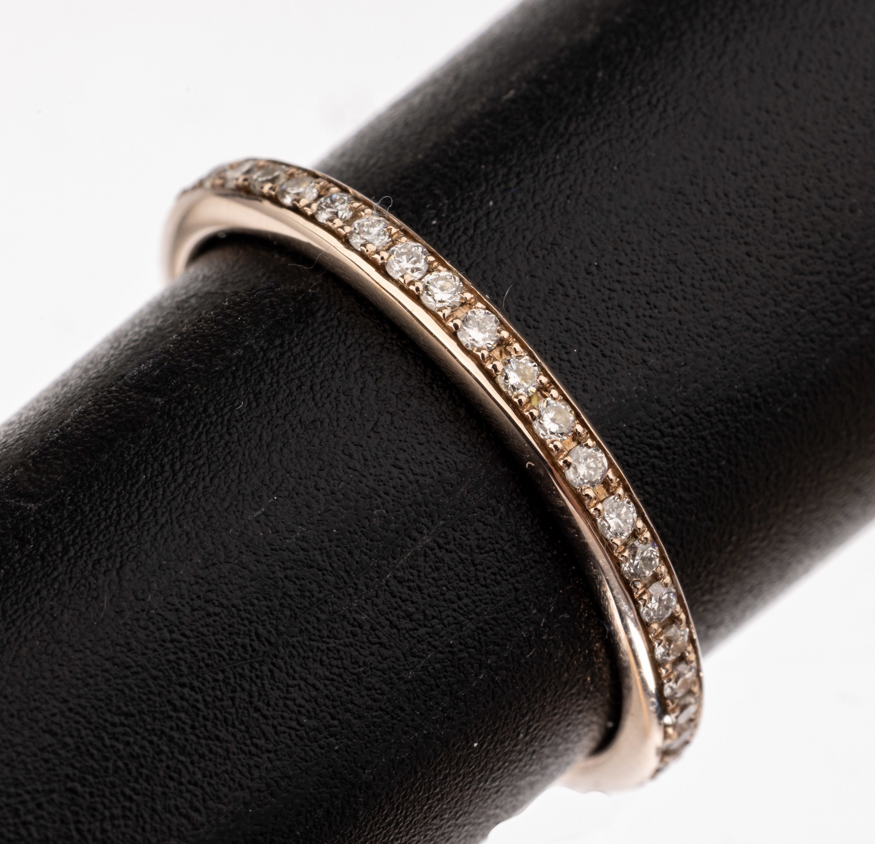 14 kt Gold Brillant-Ring, WG 585/000, 48 Brillanten zus. ca. 0.25 ct Weiß/si, RW 52, ca. 1.8 g