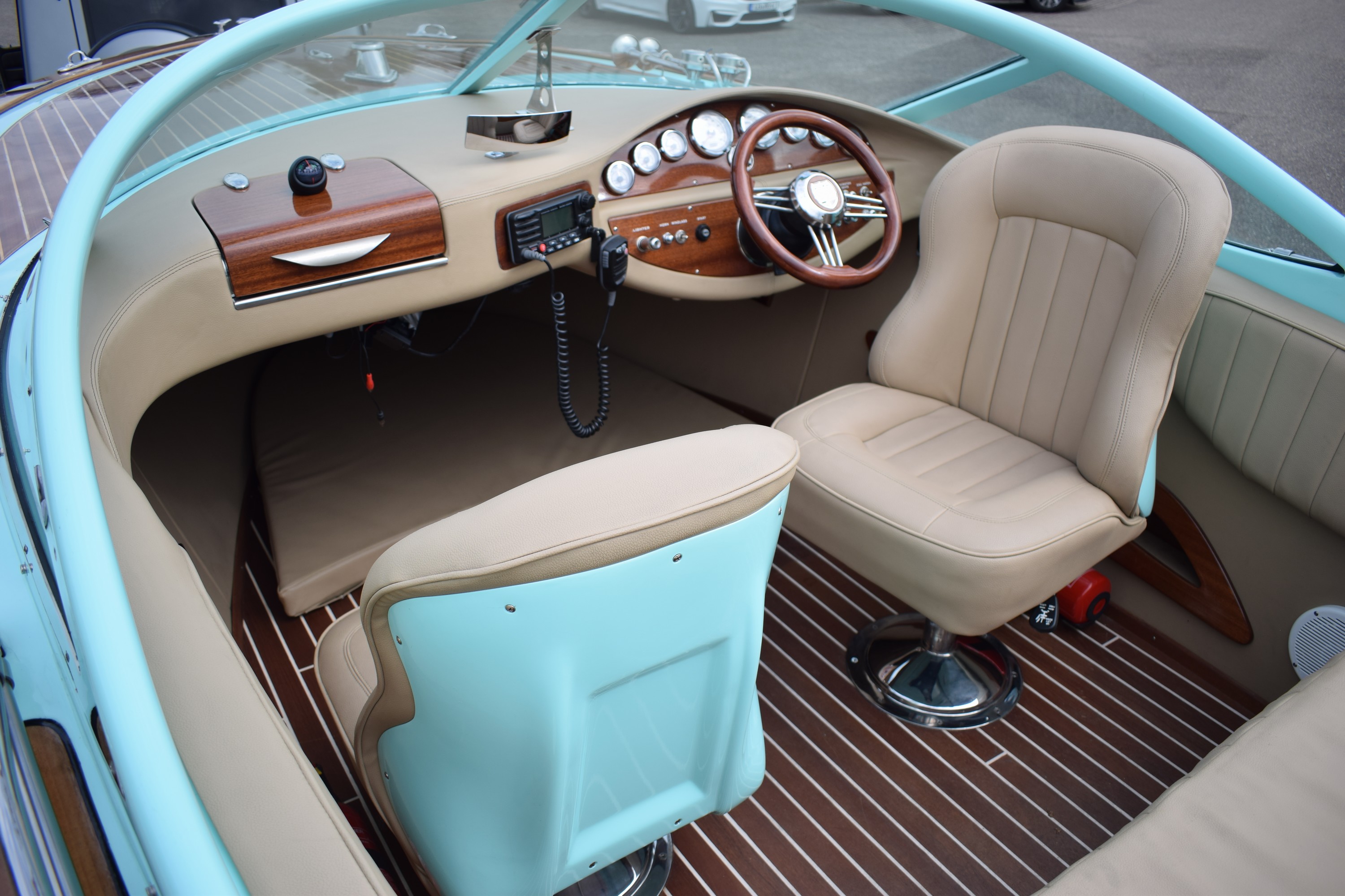 Detail c: Motorboot Kral Yuka 700, Baunummer: TRYUKCL700A111, Baujahr 2013, Motor Mercury mit 164 kW/223 PS, Länge 7,10 m, Breite 2,40 m, Hauptbaustoff PVC, ...