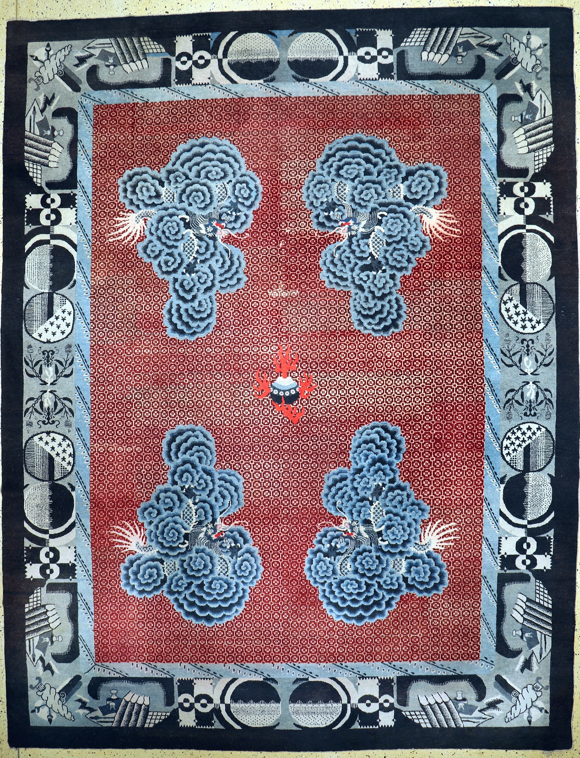Peking"Drachen-Teppich"antik, China, Anfang20.Jhd, Wolle auf Baumwolle, ca. 365 x 282 cm,EHZ: 2(kleine Restaurierungen).