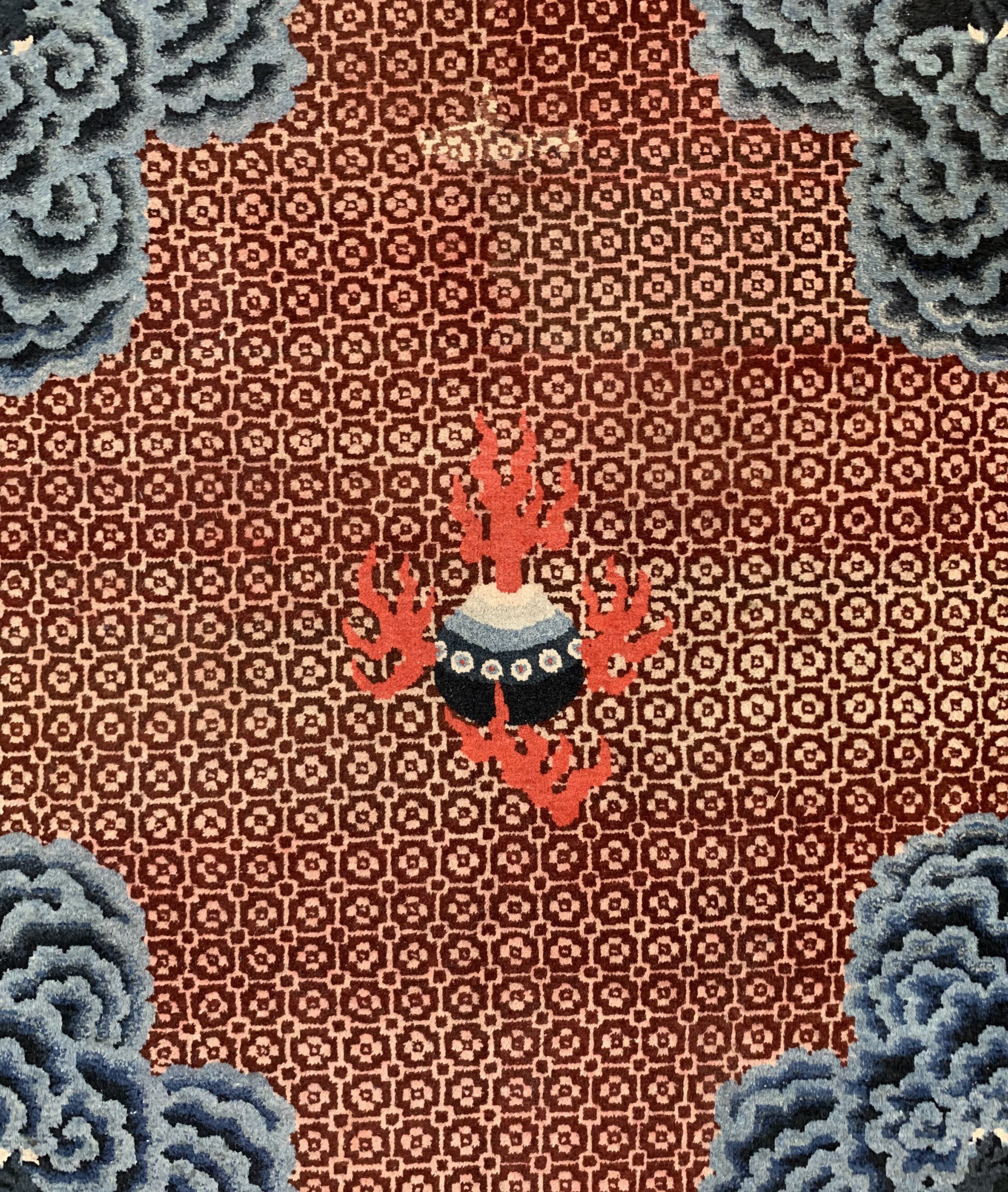 Detail d: Peking"Drachen-Teppich"antik, China, Anfang20.Jhd, Wolle auf Baumwolle, ca. 365 x 282 cm,EHZ: 2(kleine Restaurierungen).