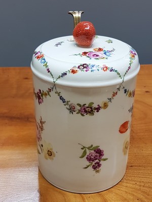 26768006b - Jug with porcelain lid/lid jug, Meissen, around 1745/50, porcelain, painting with flower bouquets and flower festoons, lid crown as a strawberry, metal fittings, base mark, height 16.5 cm