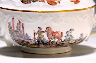 26768017a - Small lidded tureen without presentoir, Meissen, Christian Friedrich Kühnel, around 1750, porcelain, fine painting with romantic landscapes and figure staffage, lidded flower,height 11 cm, restored, Bottom mark barely visible