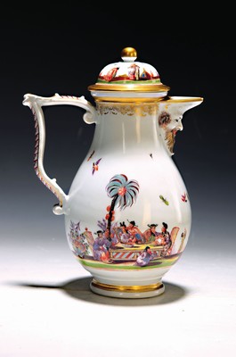 Image 26768041 - Jug with chinoiserie, Meissen, painting JohannGregorius Höroldt, around 1730/35, porcelain, J-shaped handle restored, spout in the shape of a masqueron, fine painting with multi- figured Chinese scenes, above fantasy creatures, birds and insects, gold lace decoration, gold decoration and edge , gold mark in the lid, bottom mark, handle rest., H.22 cm