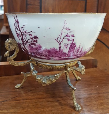 26768048a - Magnificent bowl on a bronze stand, Meissen, painting probably Bonaventura Gottlieb Häuer, around 1745/50, porcelain, camaieu painting in purple, pastoral landscape all around, inside base with picture cartouche, masterly depth perspective, gold edges, gold-plated bronze fittings, mouth edge restored, D. 15.5 cm, slight traces of age