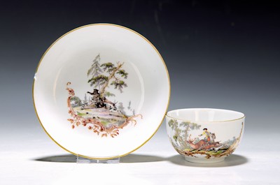 Image 26768069 - Cup with saucer, Meissen, painting probably Gottlob Sigmund Brickner, around 1755/60, porcelain, cup and plate with fine painting, purple and gold camaieu and bear/deer hunting,scattered flowers, gold rim, both slightly restored, plate with breakout, traces of age, plate D. 13.5 cm