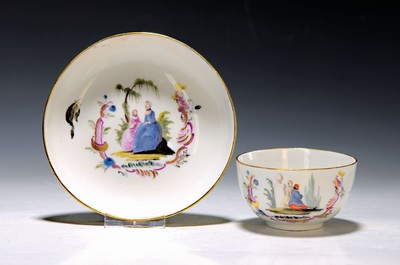 Image 26768070 - Cup with saucer, Meissen, painting Johann Christoph Dietrich (1706-1779), around 1745, porcelain, very fine painting with courtly figure decorations, shell work in purple, goldrim, underglaze blue base mark, cup with manufactory-related small. Crack, saucer restored, D. 13.2 cm