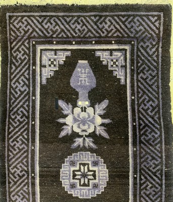 26768093b - A pair of Pao Tow antique, China, around 1900,wool on cotton, approx. 133 x 70 cm, condition: 3. Rugs, Carpets & Flatweaves