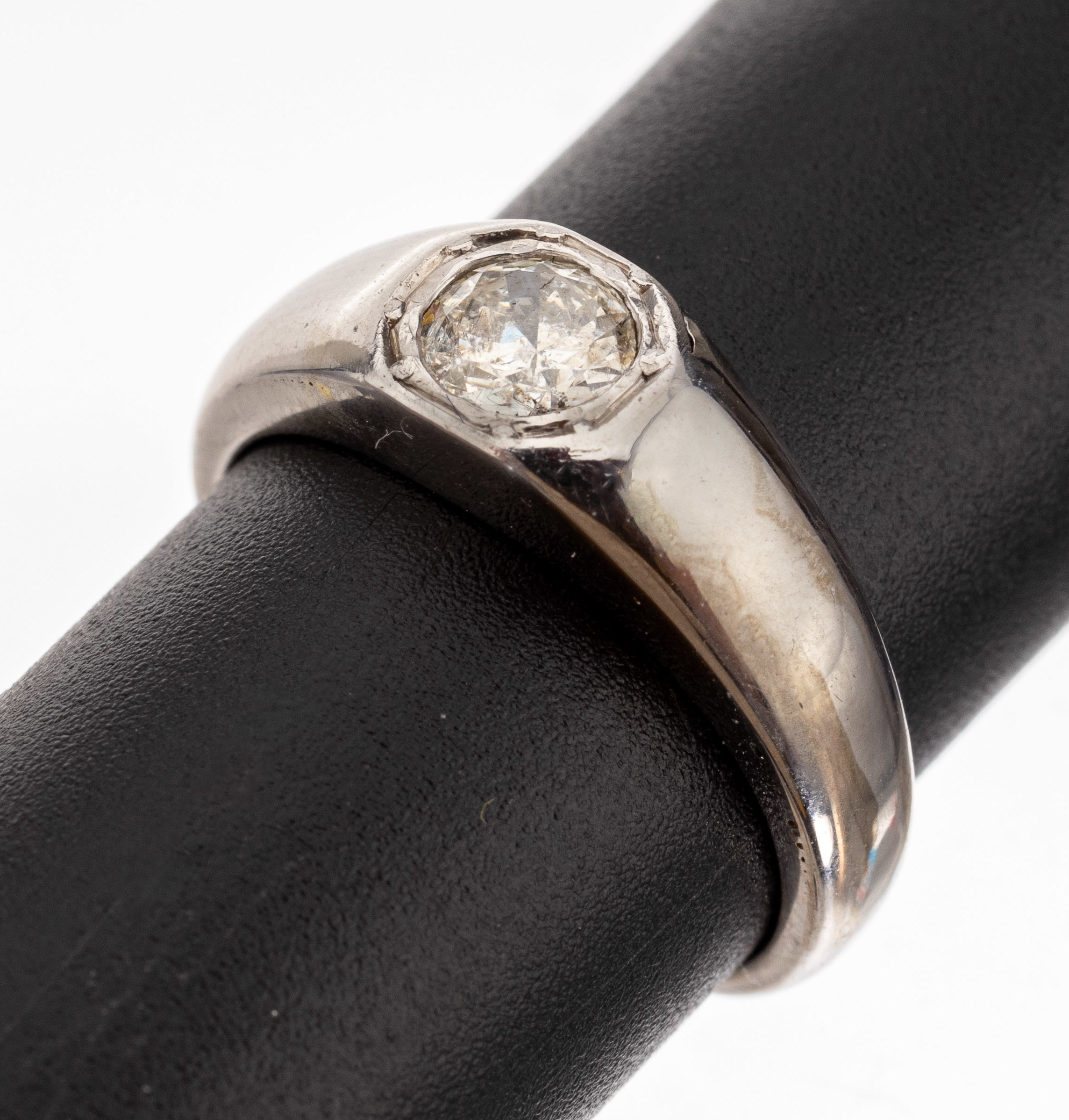 14 kt Gold Diamant-Ring, WG 585/000, Altschliff-Diamant ca. 0.50 ct Weiss/p 2, RW 55, ca. 6.6 g