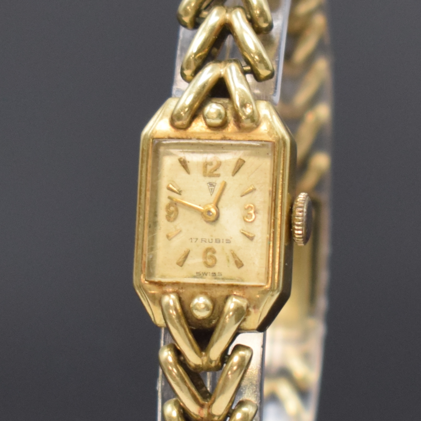 Detail a: Damenarmbanduhr in GG 585/000, Schweiz um 1955, Handaufzug, Boden aufgedr., Zifferbl. m. aufges. Indizes altersbed. fl., 17 St., Kal. AS 1051, ...