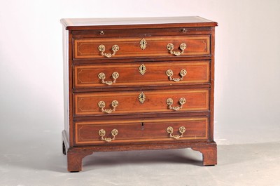 Image 26768281 - Small chest of drawers, England, 18th century,walnut veneer, light band inlays, fire-gilt fittings, body with 4 drawers, approx. 76 x 79x 51 cm, condition 2-3