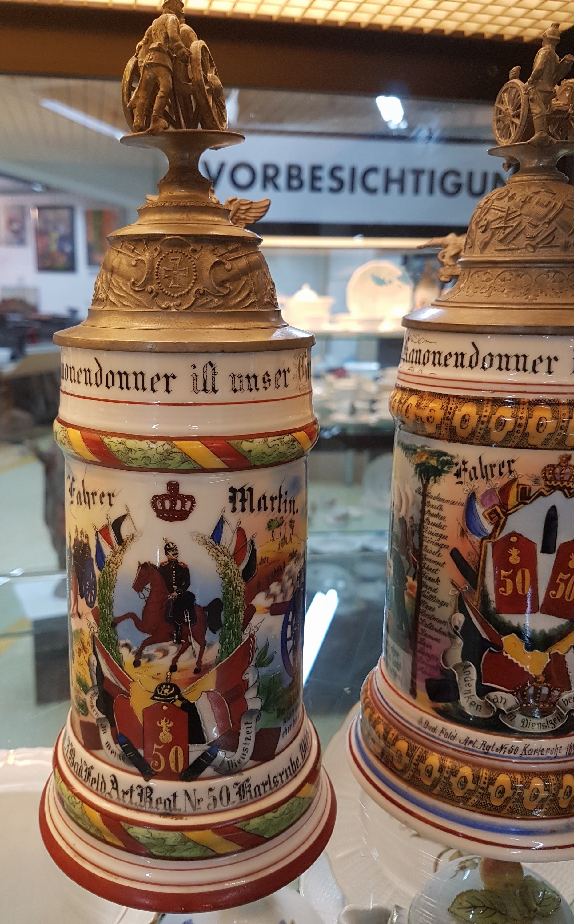 Detail d: 3 Reservistenkrüge, 2x Badisches Feld -Artillerie-Regiment Nr. 50 Karlsruhe, 1899-1905, Zinndeckelbekrönung verändert/ergänzt und Badisches ...