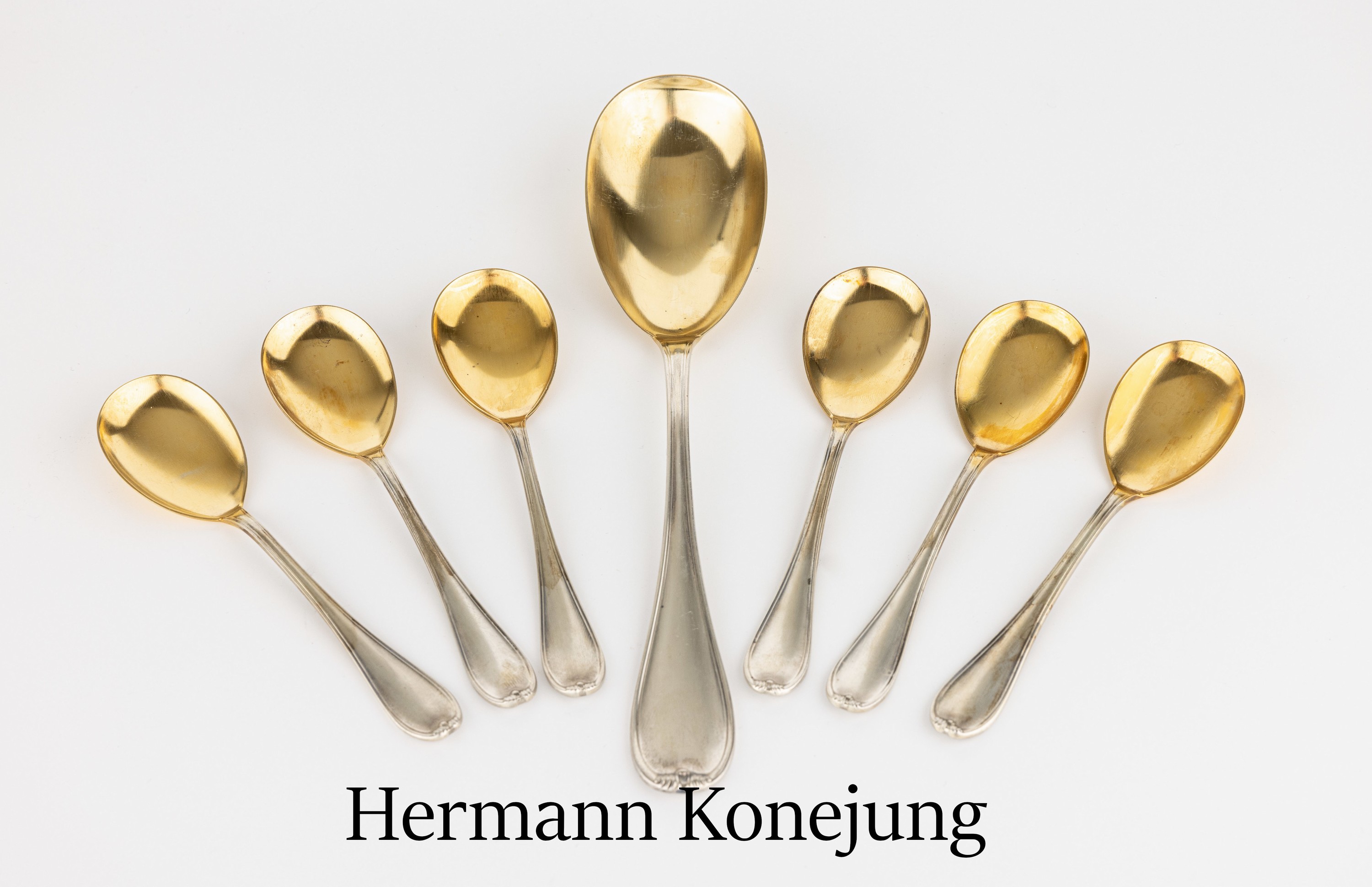 14-tlg. Eisbesteck, 800er Silber, deutsch, best. aus: 12 Eislöffel, 2 Vorlegelöffel in versch. Größen, Laffen verg., Hersteller Hermann ...