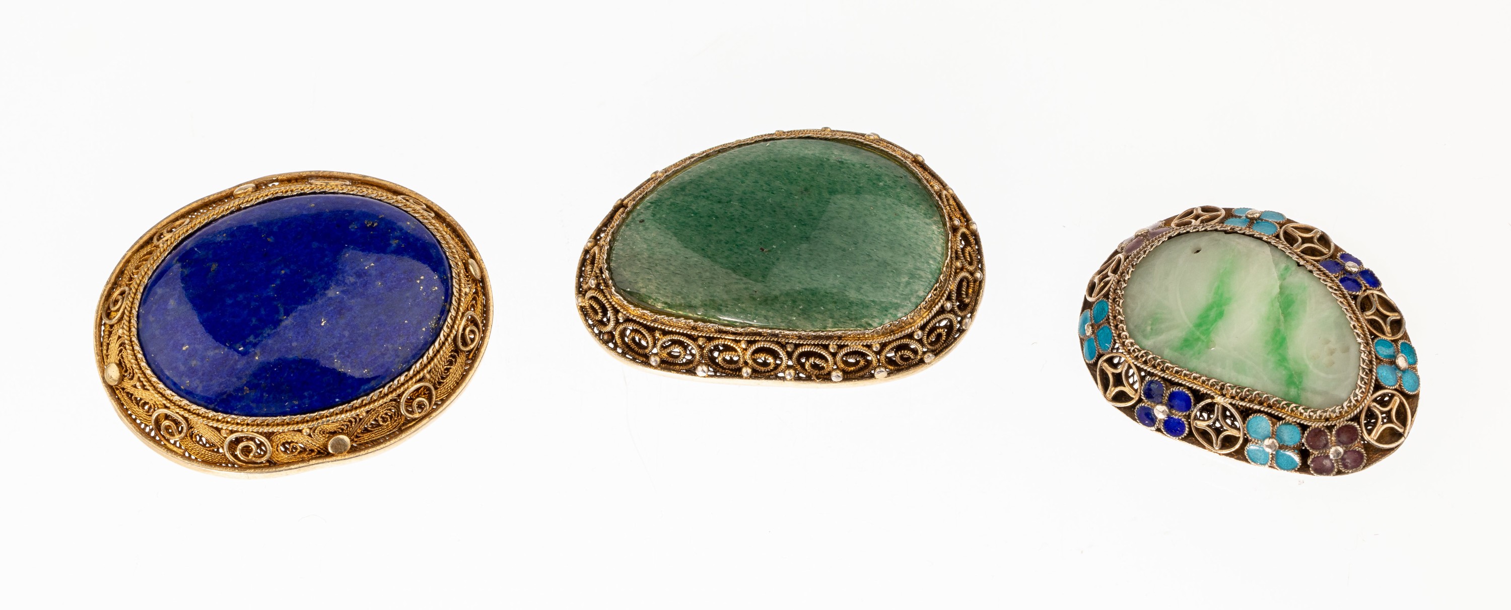 Konvolut 3 Broschen, Silber verg., China 1950/60er Jahre, versch. Formen, 1 x mit Lapislazuli, 2 x mit Nephrit