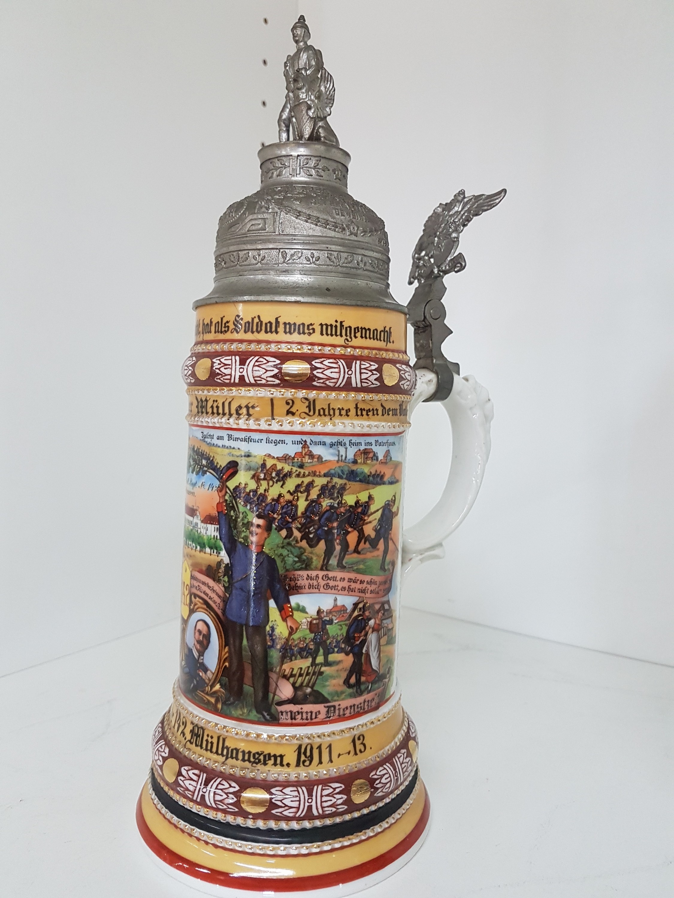 Detail b: 4 Reservistenkrüge, 1x Nassauisches Feld -Artillerie-Regiment Frankfurt, 1x Infanterie -Regiment Freiburg i.Br., 1x Garde-Feld -Artillerie-Regiment ...