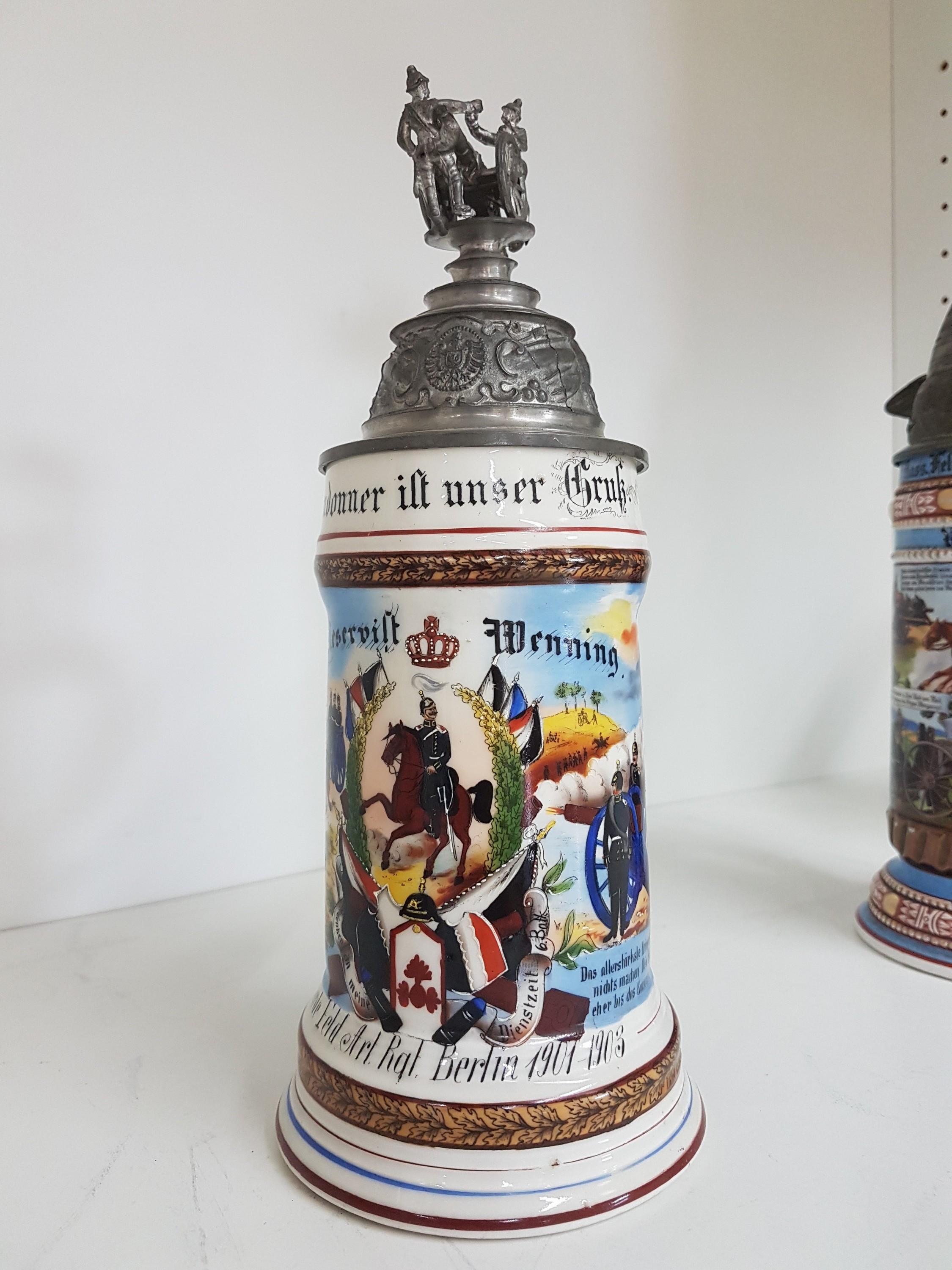 Detail c: 4 Reservistenkrüge, 1x Nassauisches Feld -Artillerie-Regiment Frankfurt, 1x Infanterie -Regiment Freiburg i.Br., 1x Garde-Feld -Artillerie-Regiment ...