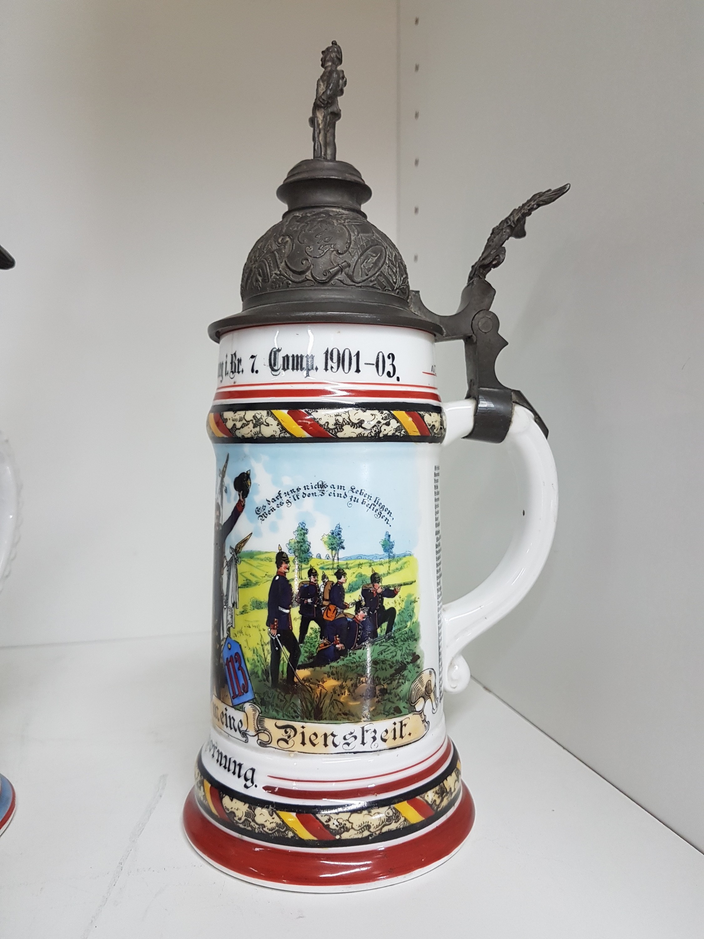 Detail f: 4 Reservistenkrüge, 1x Nassauisches Feld -Artillerie-Regiment Frankfurt, 1x Infanterie -Regiment Freiburg i.Br., 1x Garde-Feld -Artillerie-Regiment ...
