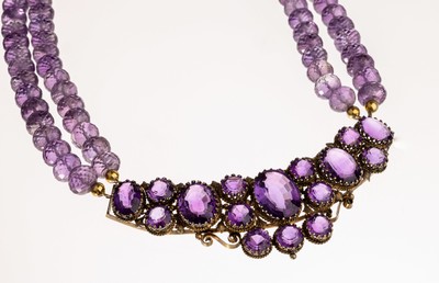 26768683a - Amethyst-necklace, middle part approx. 1900