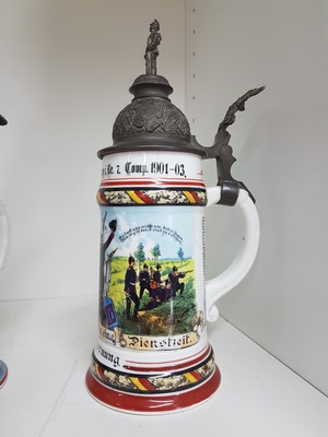 26768692f - 4 reservist steins, 1 of Nassau Field Artillery Regiment Frankfurt, 1 of Infantry Regiment Freiburg i.Br., 1 if Guard Field Artillery Regiment Berlin, 1 of Baden Infantry Regiment Mühlhausen, 1901-1913, porcelain, polychrome lithographed and painted, Lithophane in the base, tin lid with figurative attachment, Mühlhausen 1911-13 with hairline crack, signs of age, height approx. 28 cm