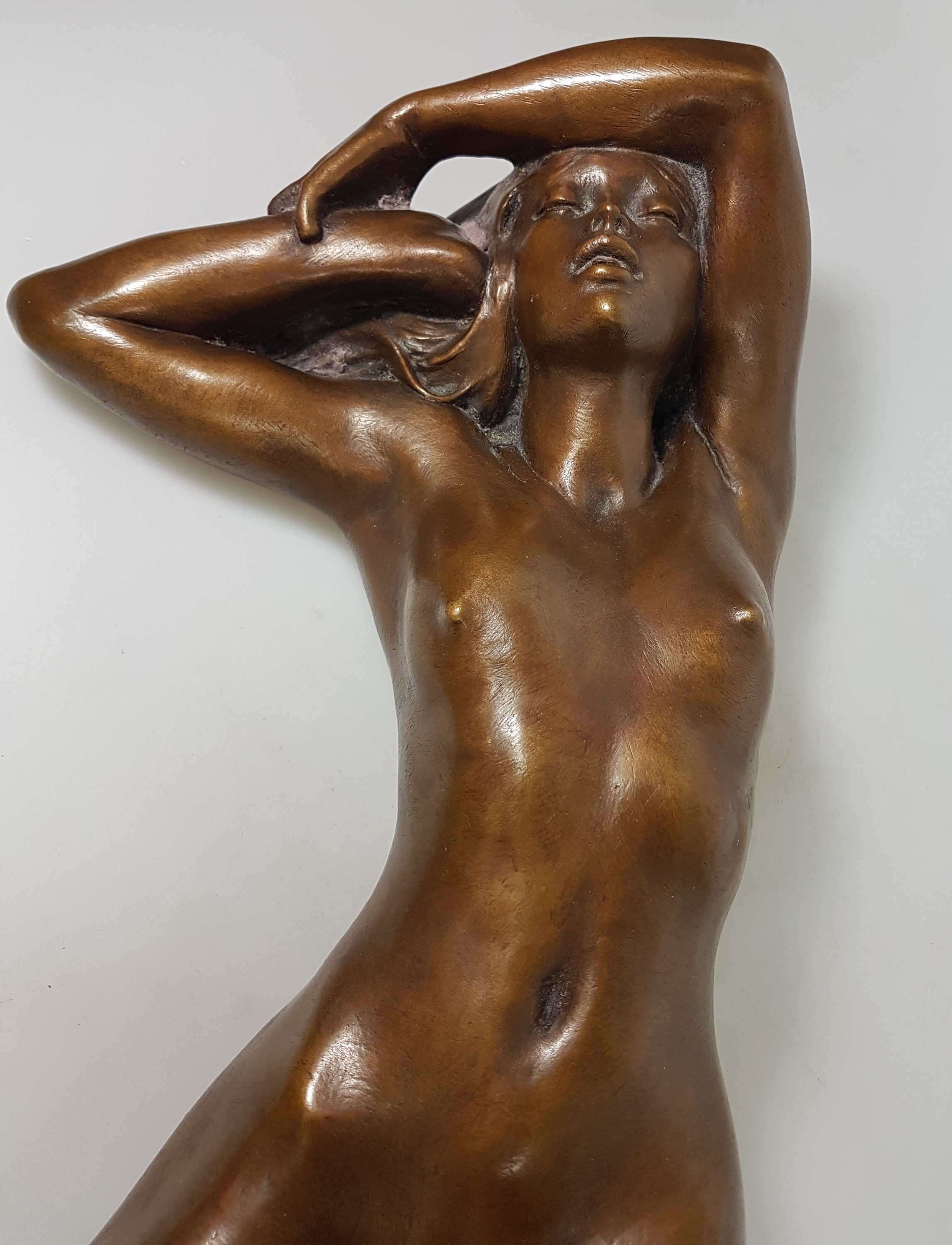 Detail c: Jacques Le Nantec, geb. 1940, Aurore, Bronzeskulptur, signiert, dat. 90, num. 66/99, ca. 17x48x23cm