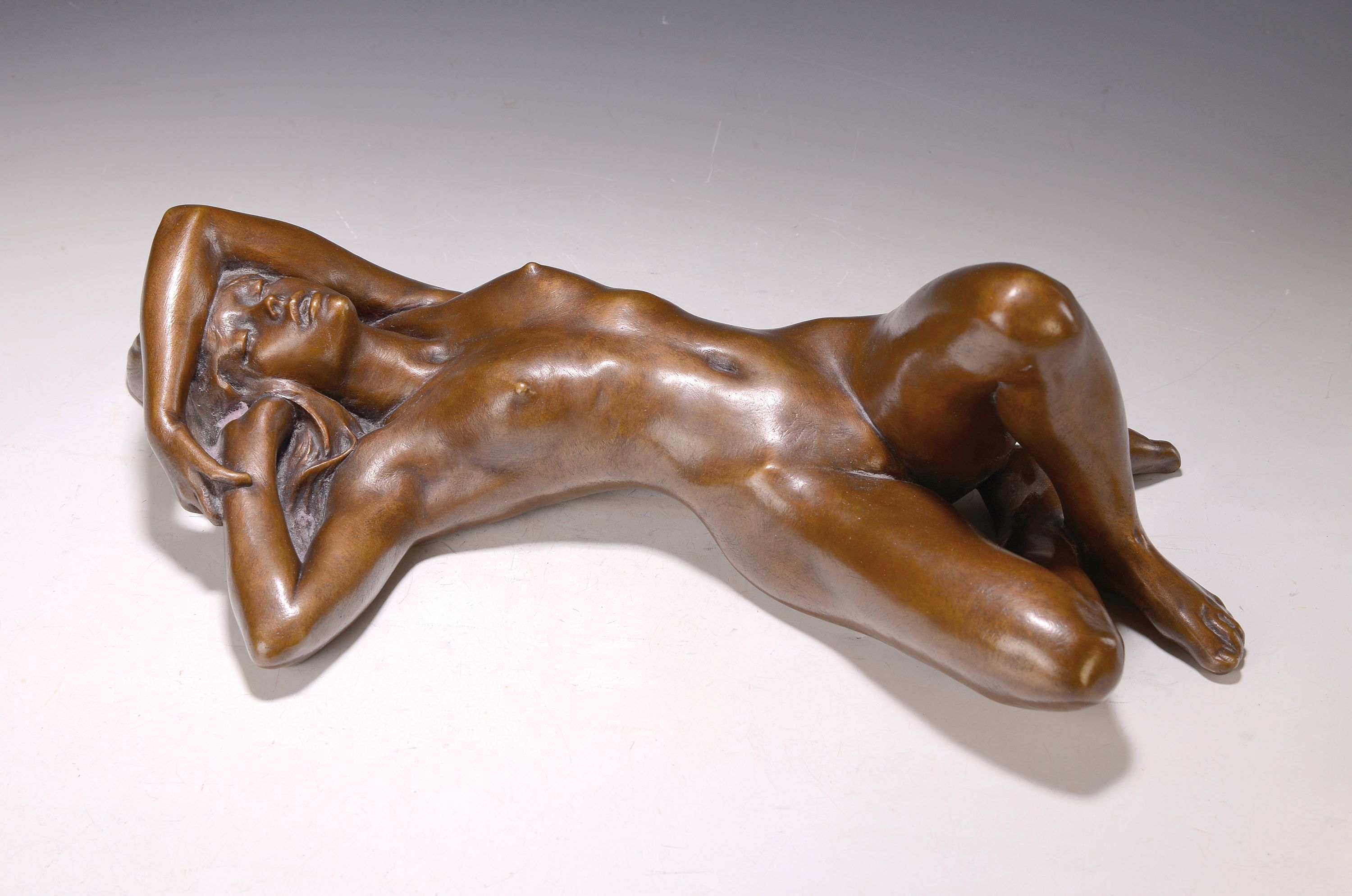 Detail k: Jacques Le Nantec, geb. 1940, Aurore, Bronzeskulptur, signiert, dat. 90, num. 66/99, ca. 17x48x23cm