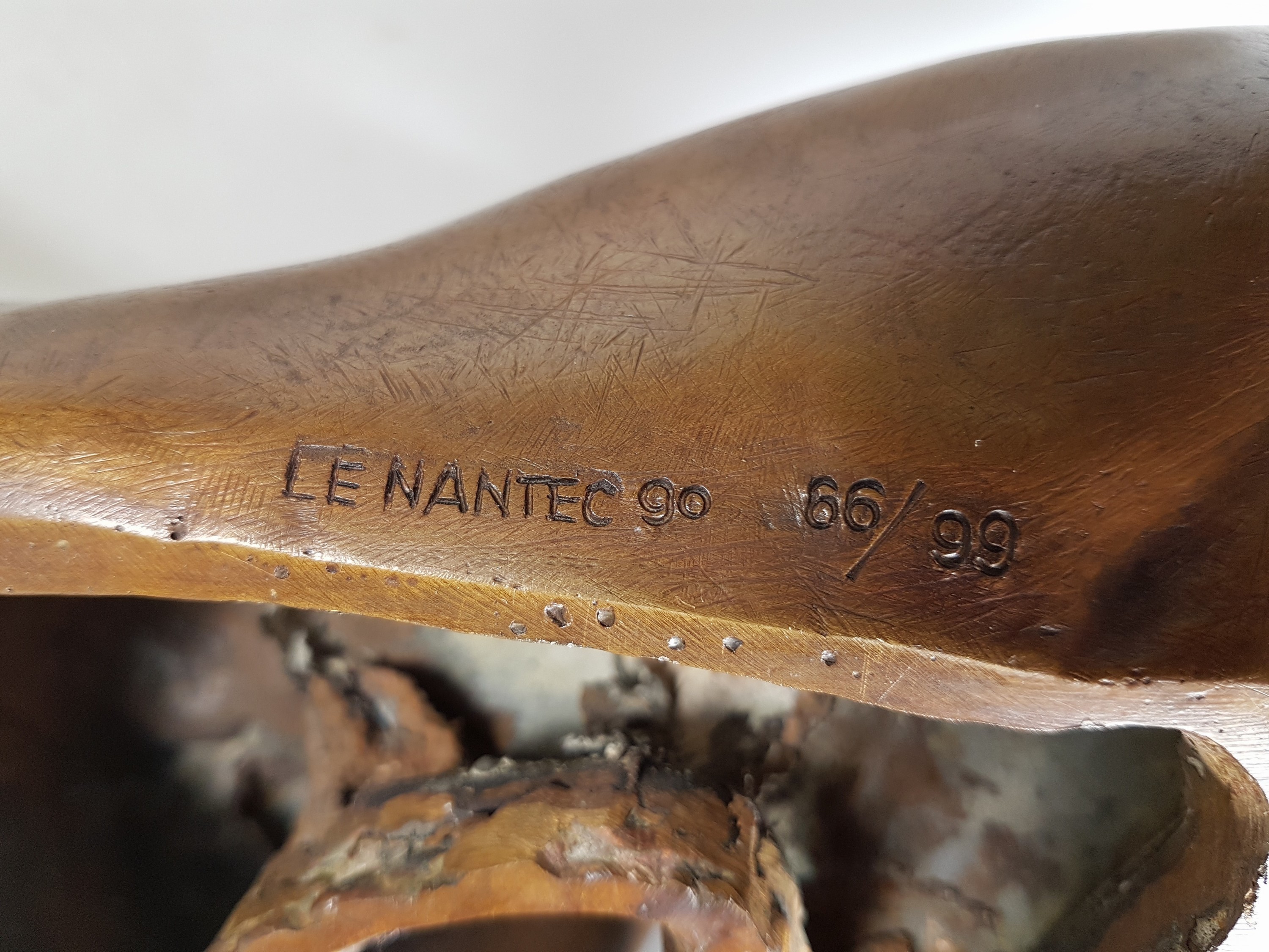 Detail m: Jacques Le Nantec, geb. 1940, Aurore, Bronzeskulptur, signiert, dat. 90, num. 66/99, ca. 17x48x23cm