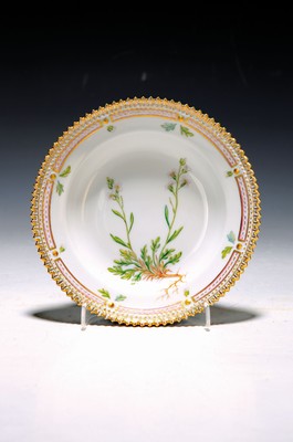 Image 26768729 - Small side plate, Kgl. Copenhagen, Flora Danica series, porcelain, gold edge, colorfully painted with Cardamine faeroeensis, H. approx. 3cm, D. approx. 14.5cm, in orig. box